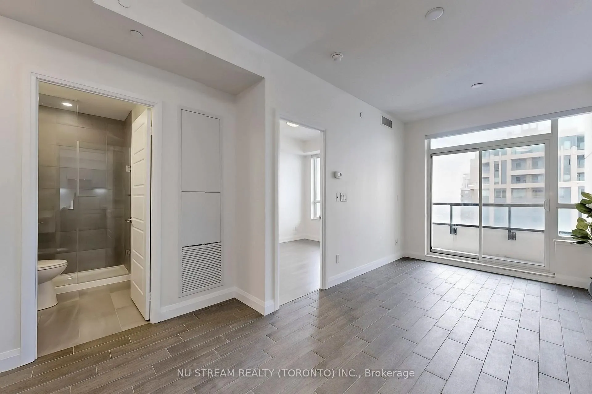 Photo 12 of Unit 1803, 15 Water Walk Drive, Markham, Unionville — HOMEH