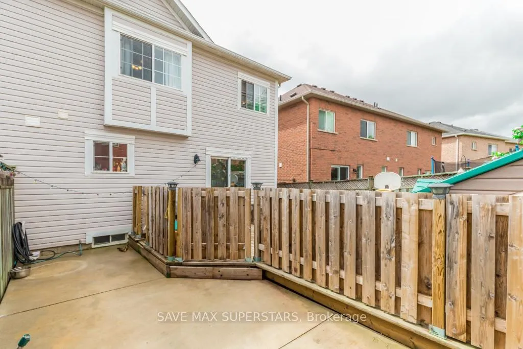 Photo 15 of Unit Upper, 12 Stable Gate, Brampton, Northwest Sandalwood Parkway — HOMEH