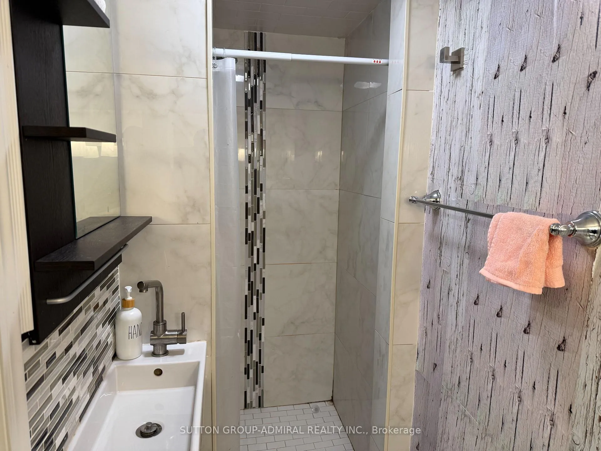 Photo 4 of Unit 94 (Lower), 82 Henderson Drive, Aurora, Aurora Highlands — HOMEH