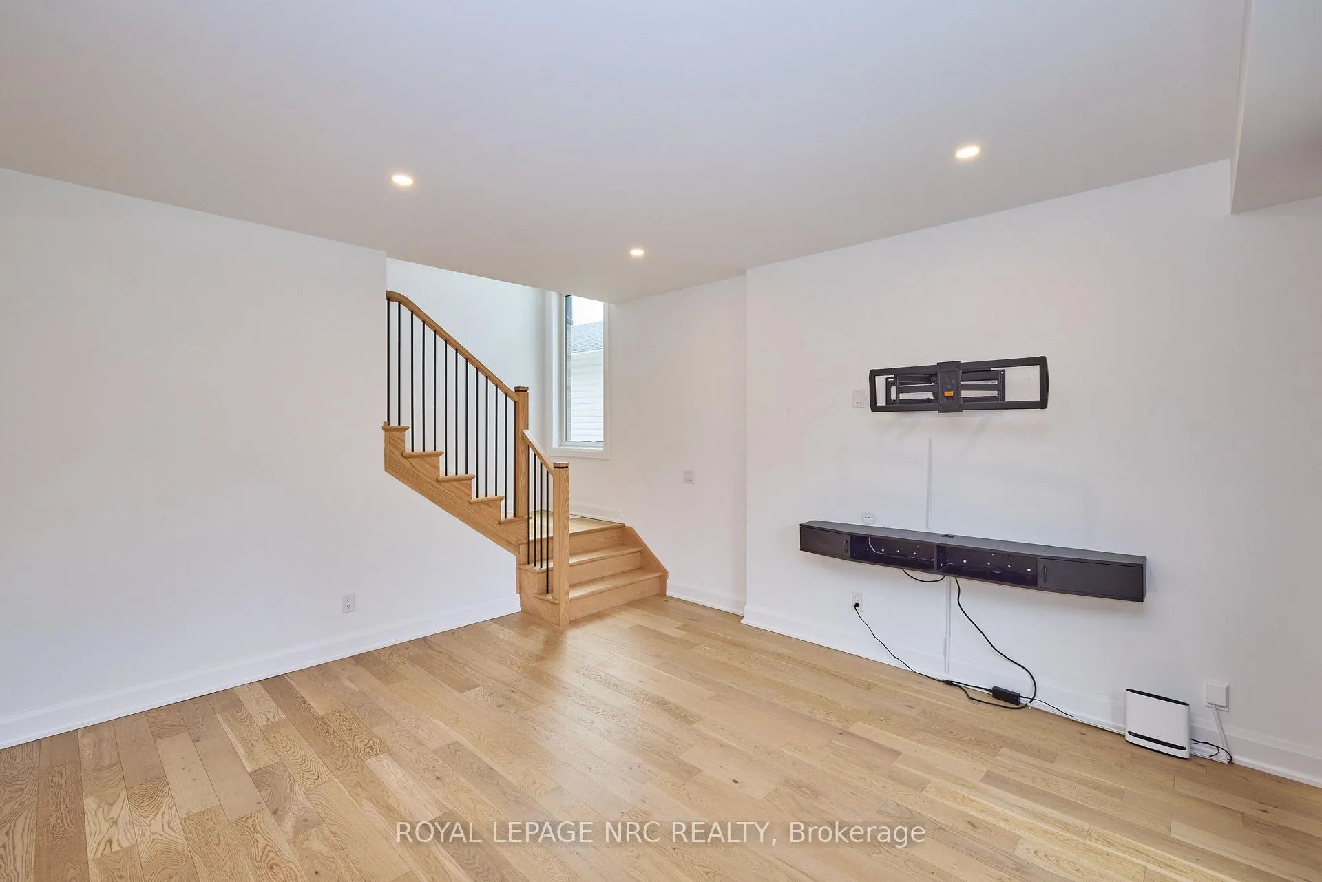 Photo 9 of 159 Hodgkins Avenue, Thorold, Allanburg/Thorold South — HOMEH
