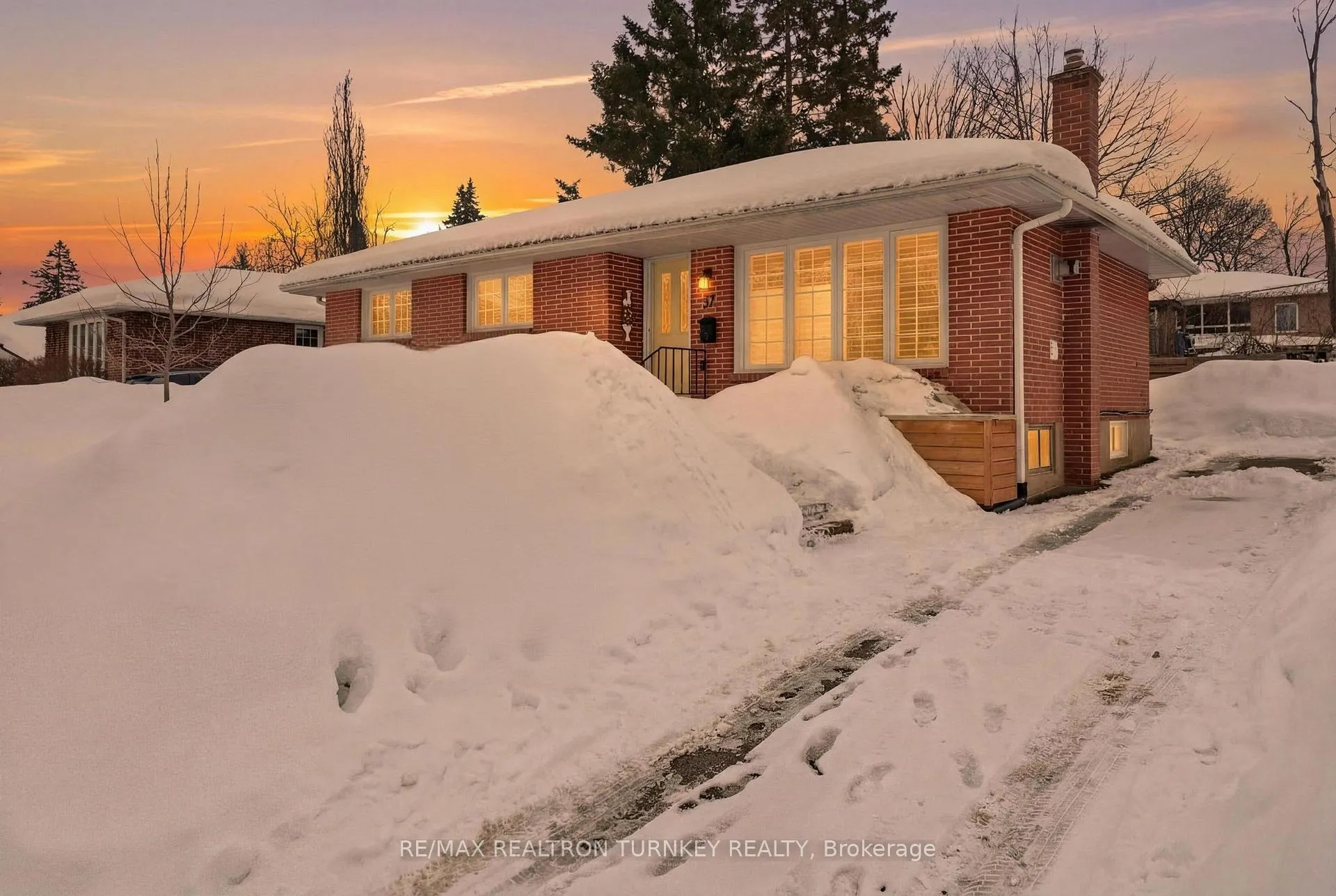 Photo 1 of 27 Marion Crescent, Barrie, Wellington — HOMEH