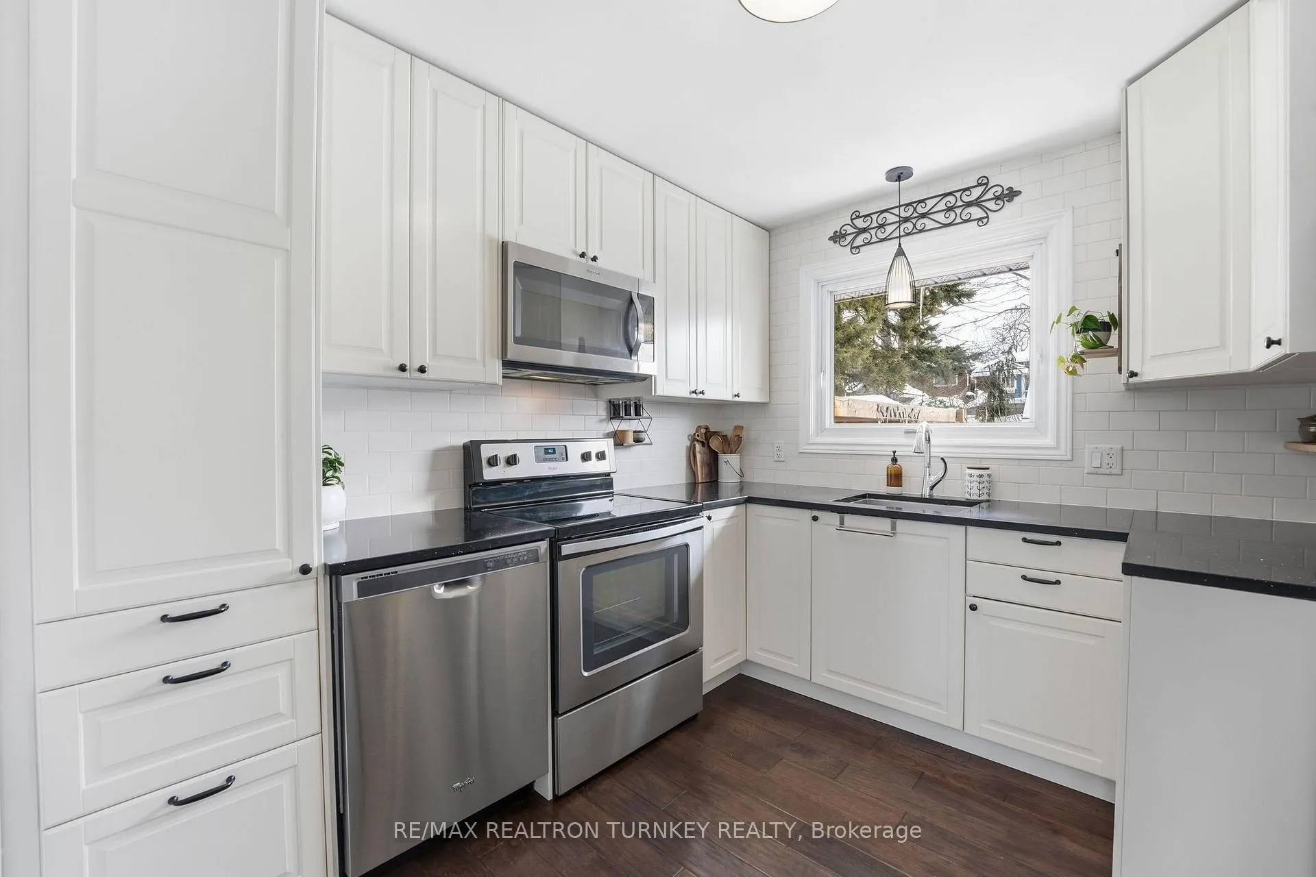 Photo 11 of 27 Marion Crescent, Barrie, Wellington — HOMEH