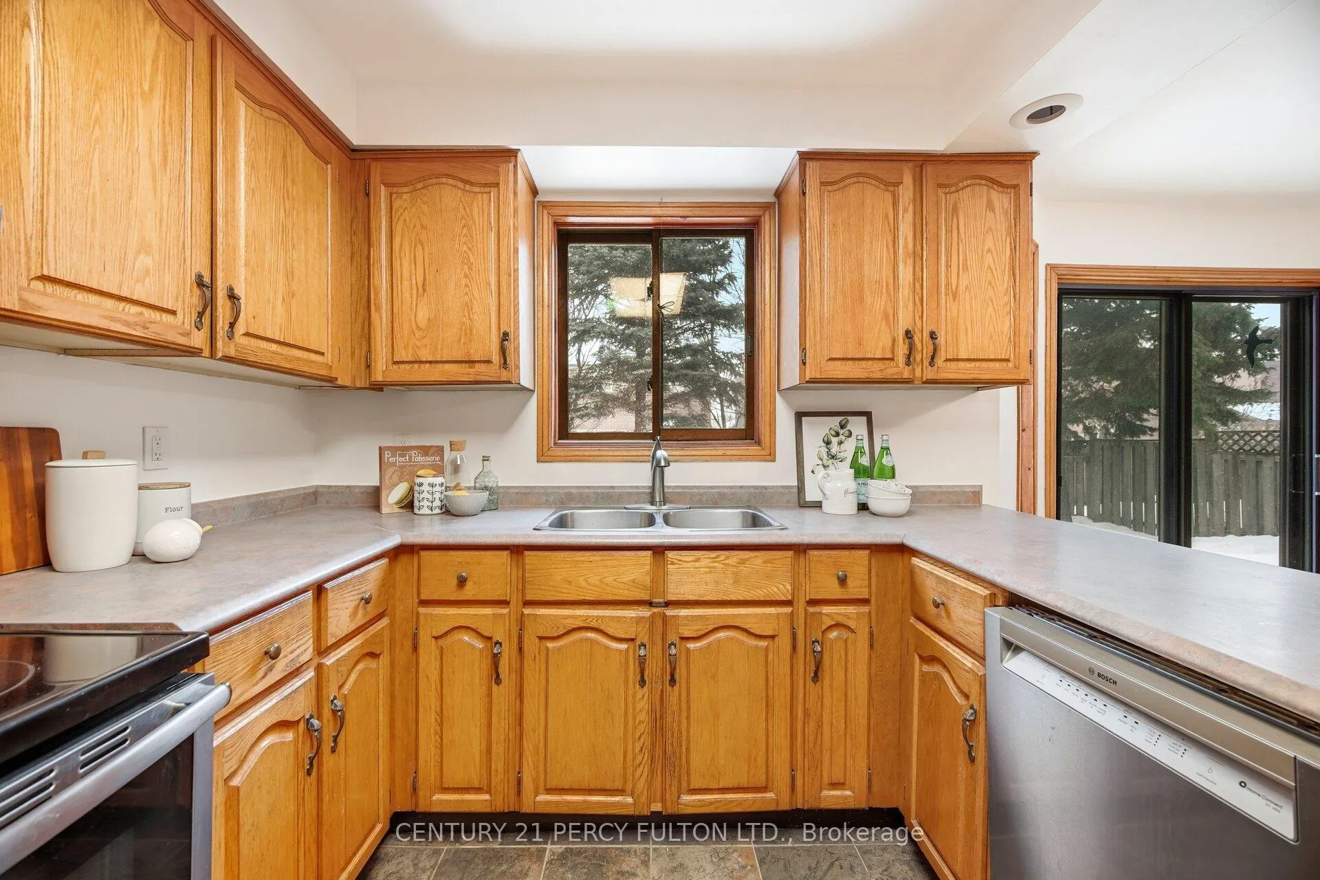 Photo 11 of 233 Gwendolyn Street, Pickering, Rougemount — HOMEH