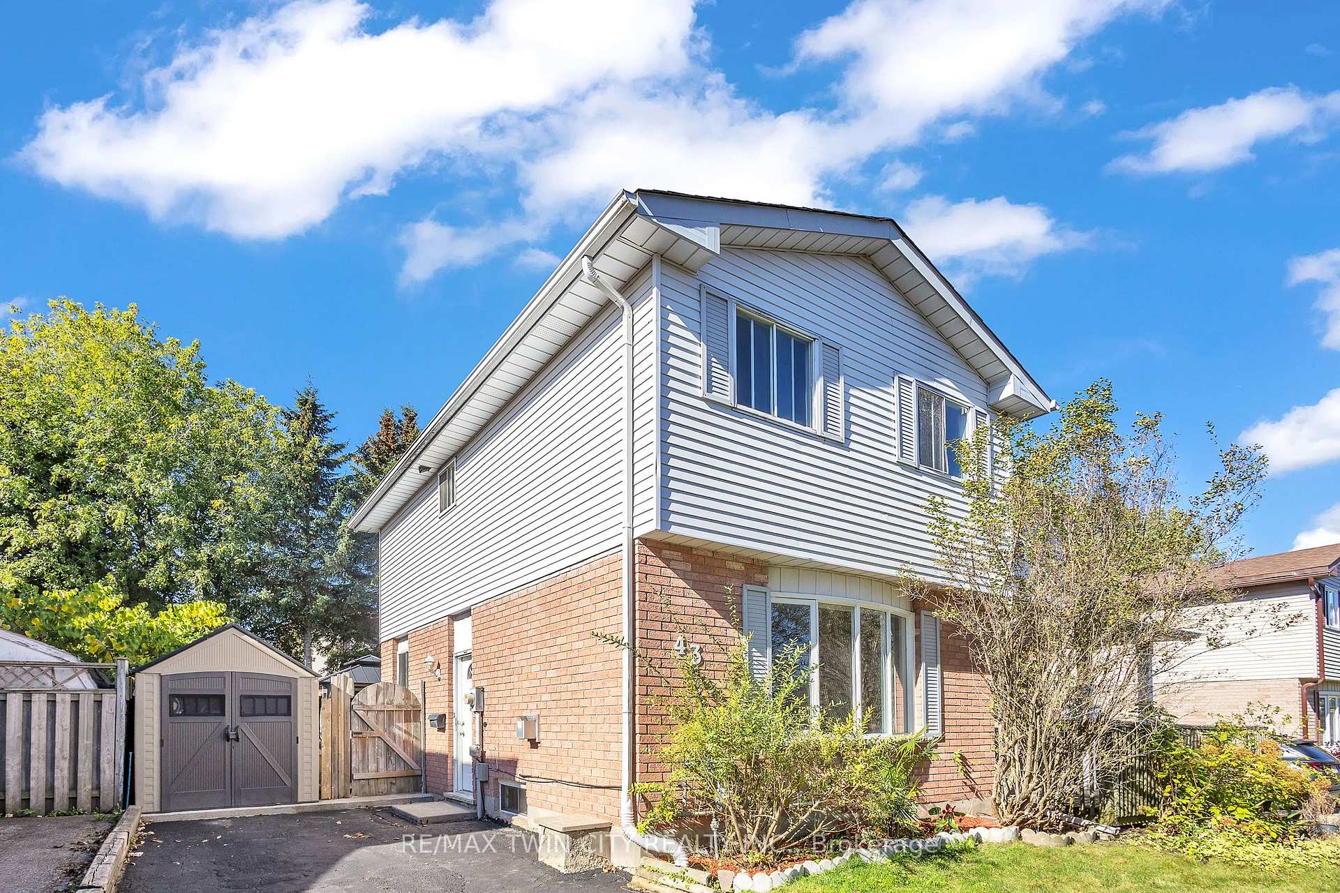 Photo 1 of 43 Connelly Drive, Kitchener — HOMEH