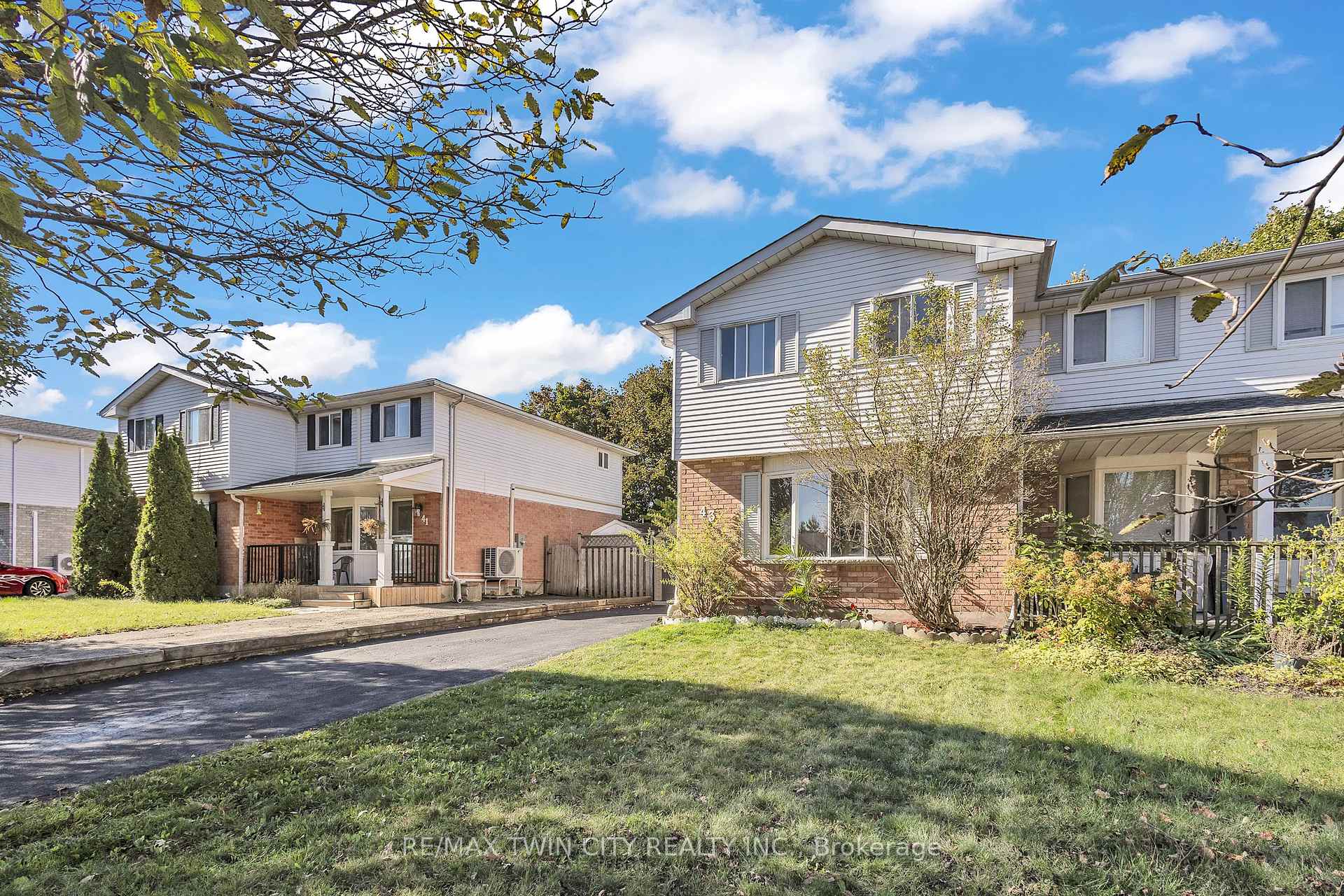 Photo 5 of 43 Connelly Drive, Kitchener — HOMEH