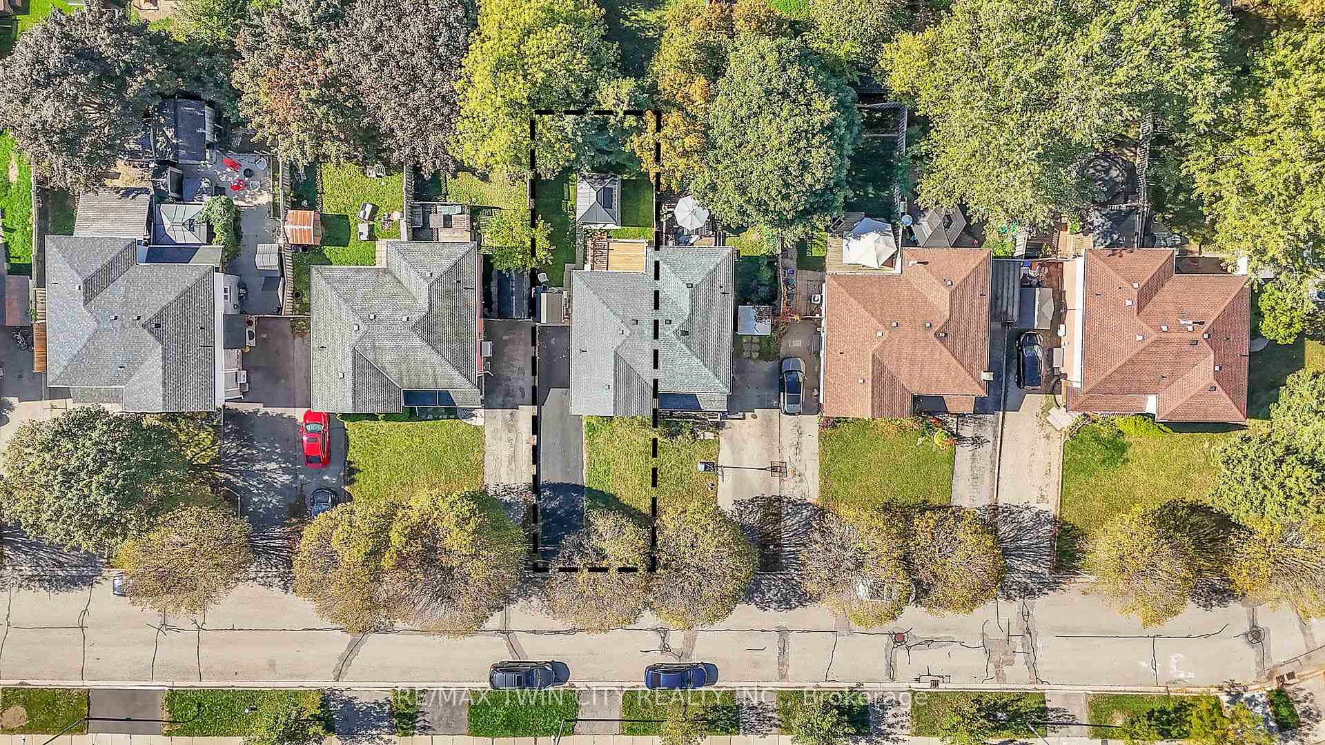 Photo 11 of 43 Connelly Drive, Kitchener — HOMEH