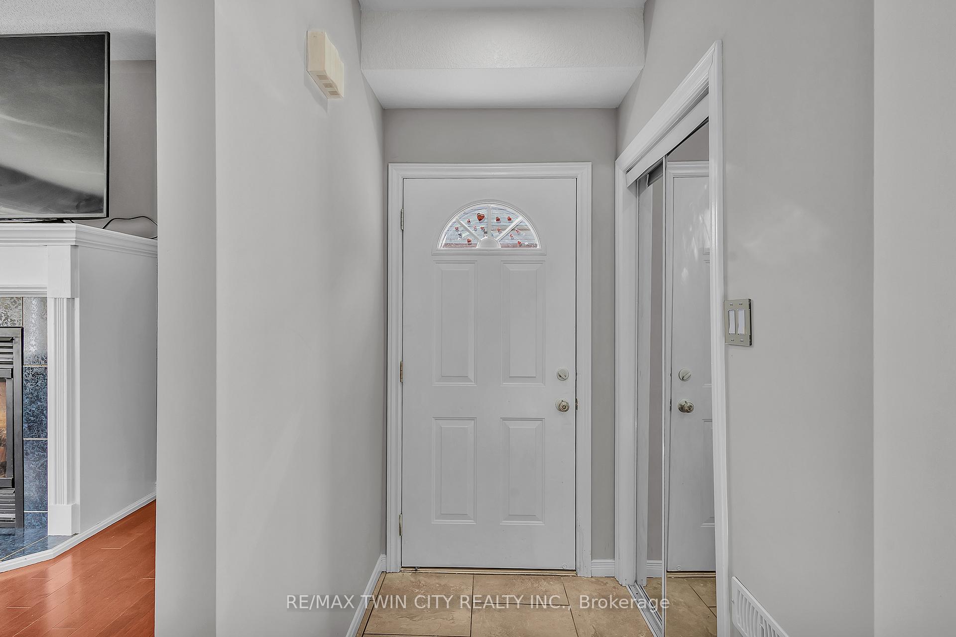 Photo 13 of 43 Connelly Drive, Kitchener — HOMEH