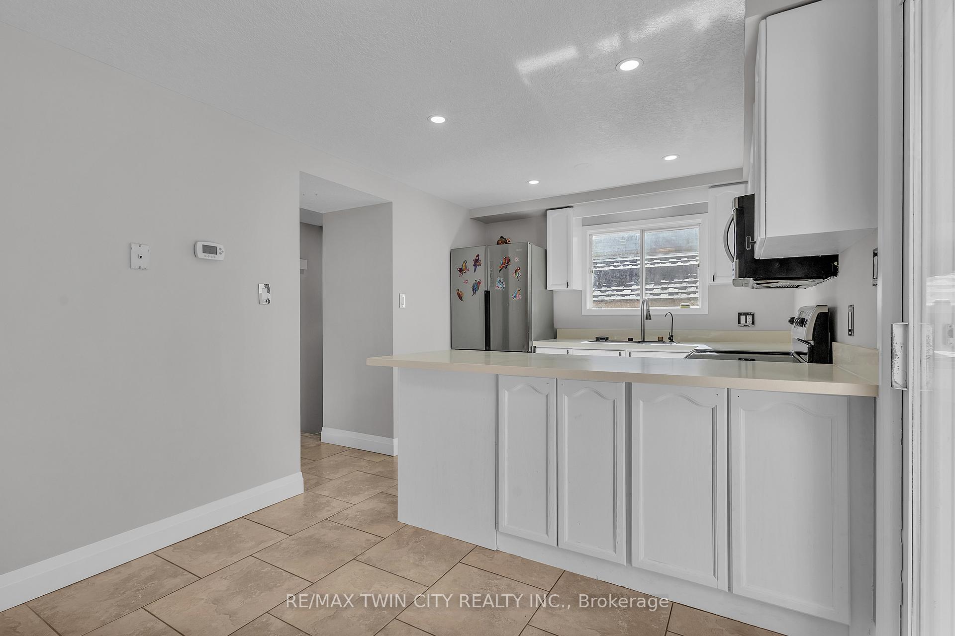 Photo 24 of 43 Connelly Drive, Kitchener — HOMEH