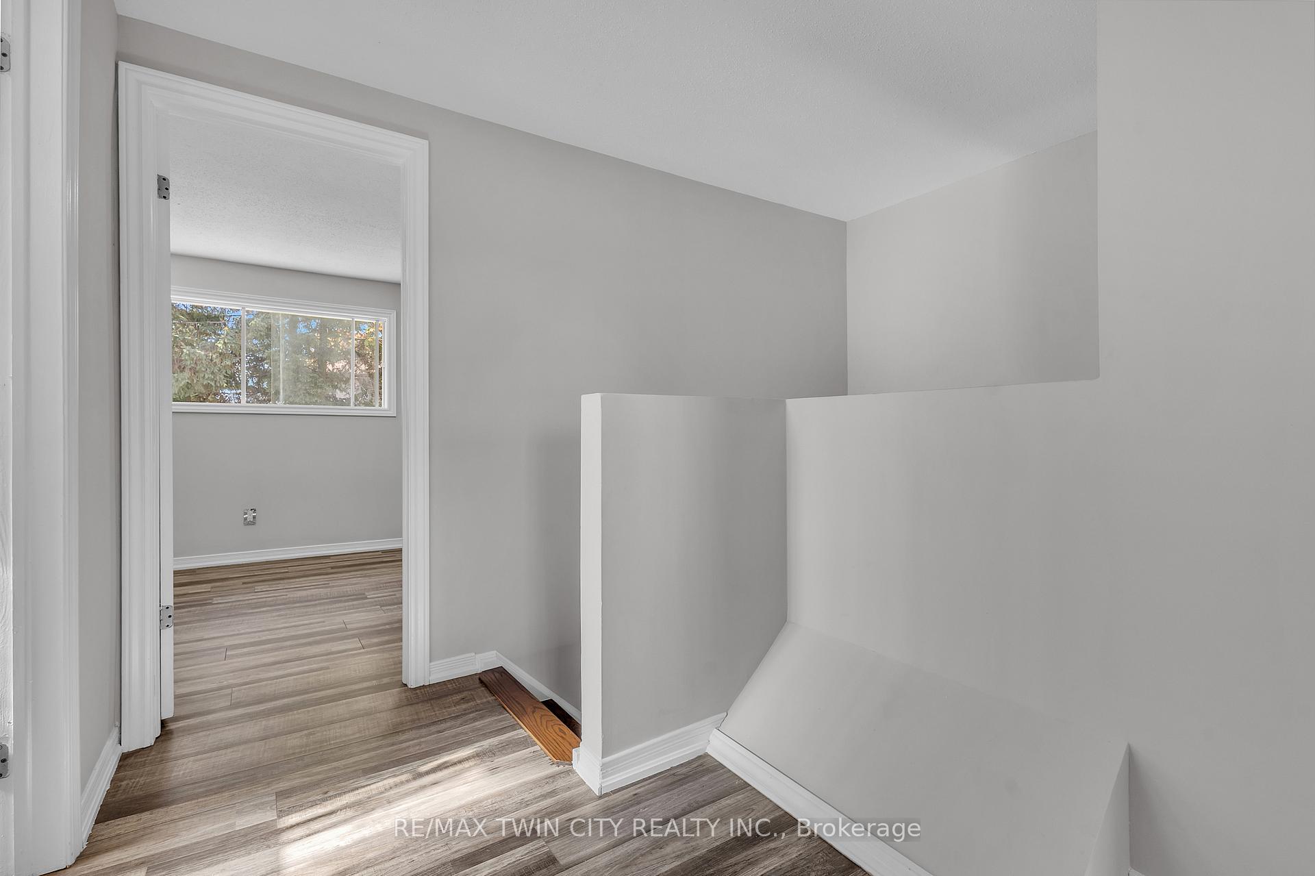 Photo 25 of 43 Connelly Drive, Kitchener — HOMEH