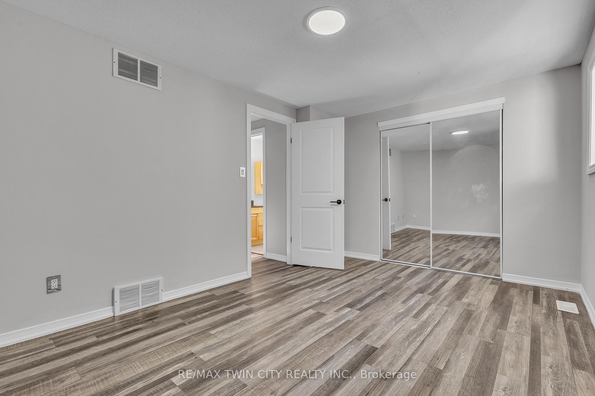 Photo 27 of 43 Connelly Drive, Kitchener — HOMEH