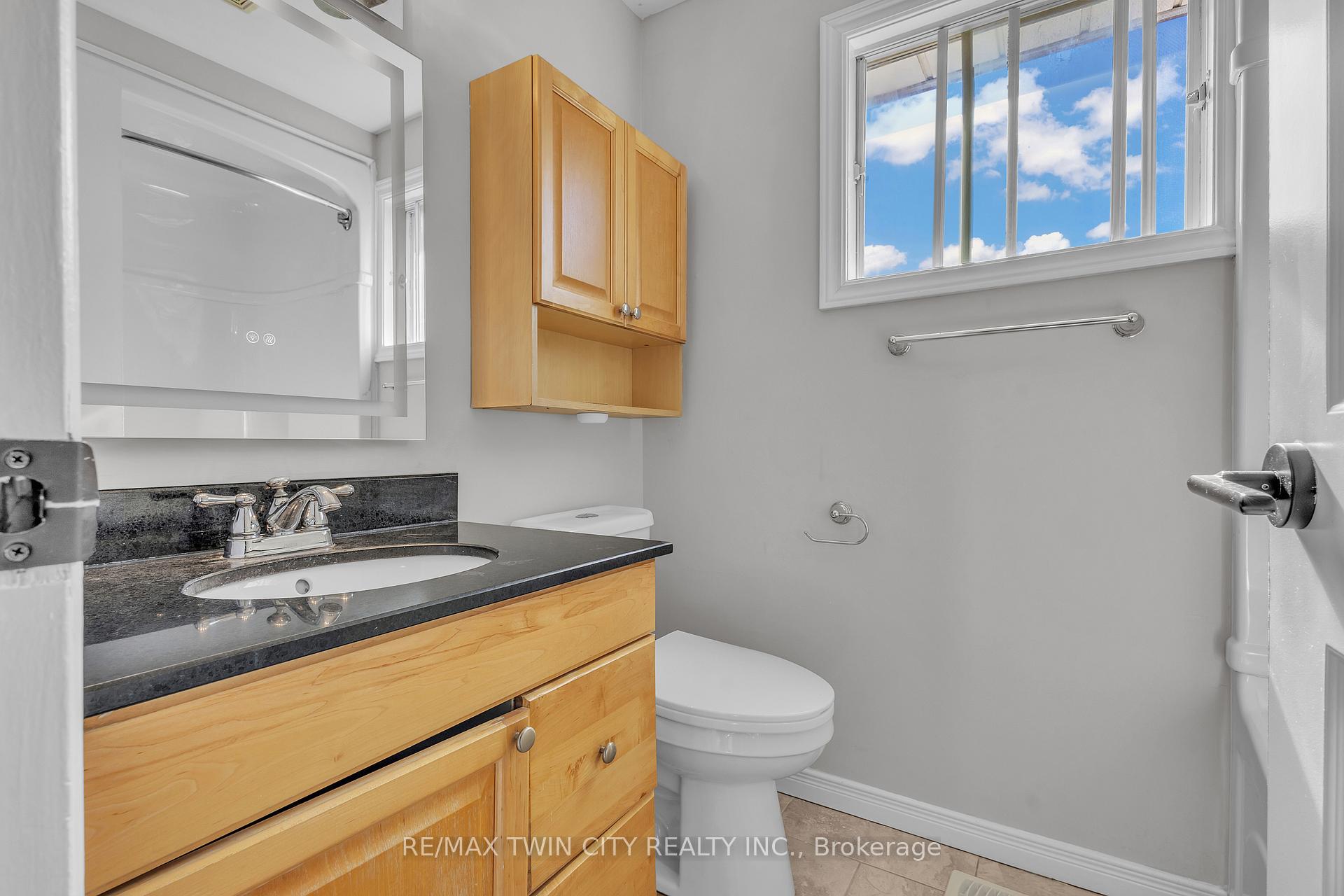 Photo 29 of 43 Connelly Drive, Kitchener — HOMEH