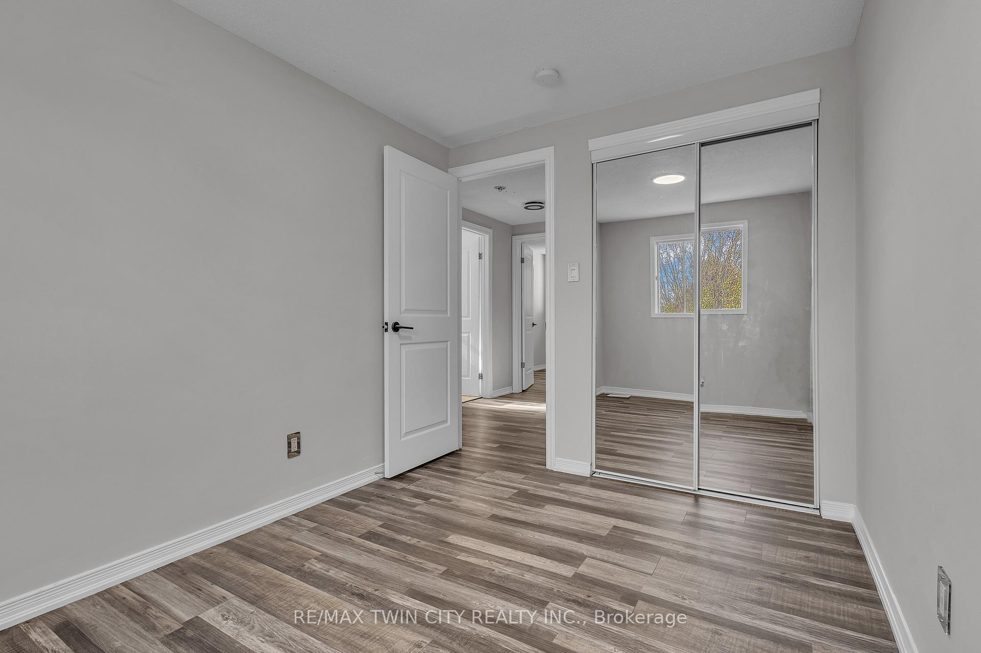 Photo 34 of 43 Connelly Drive, Kitchener — HOMEH