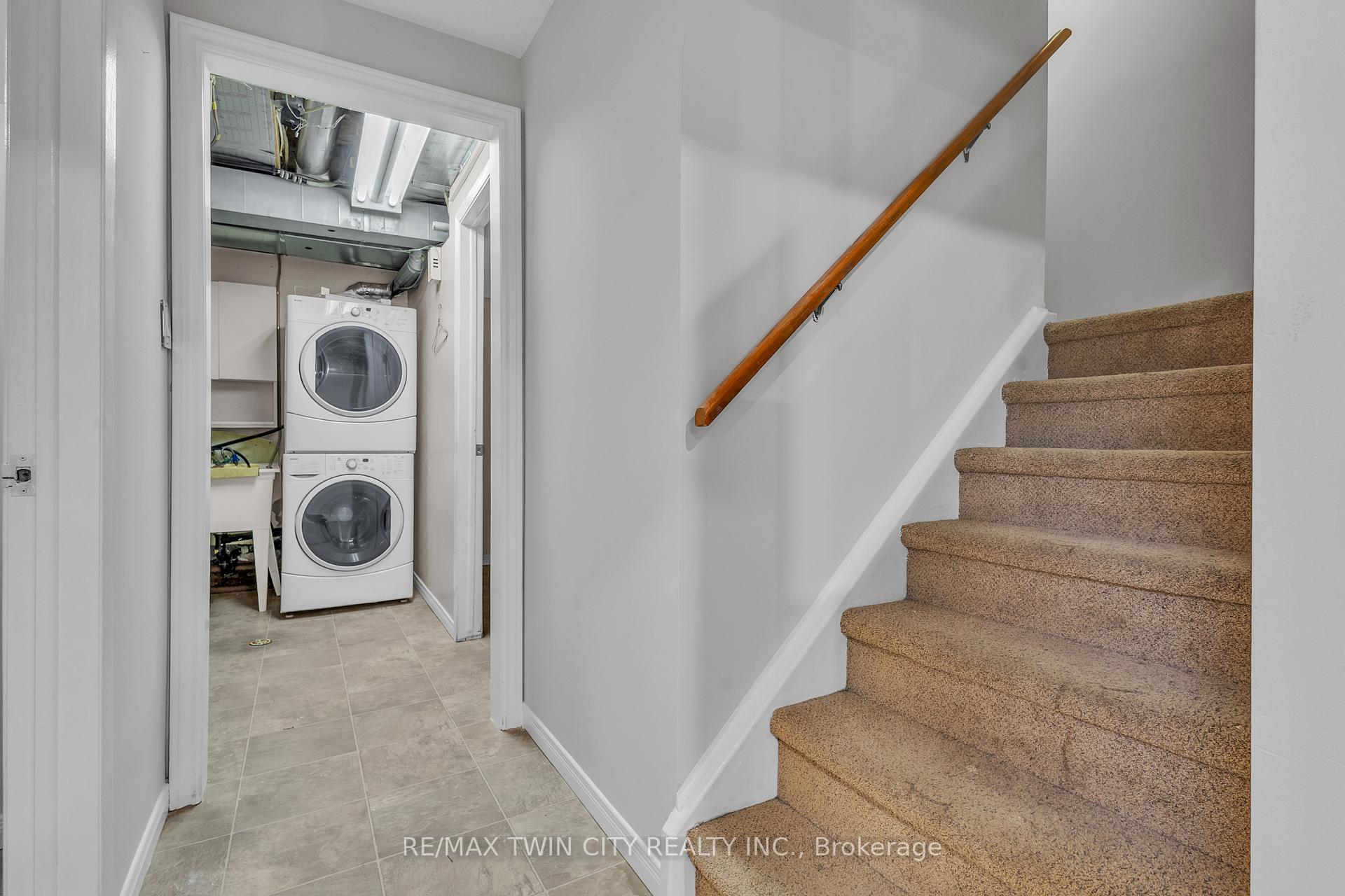Photo 35 of 43 Connelly Drive, Kitchener — HOMEH