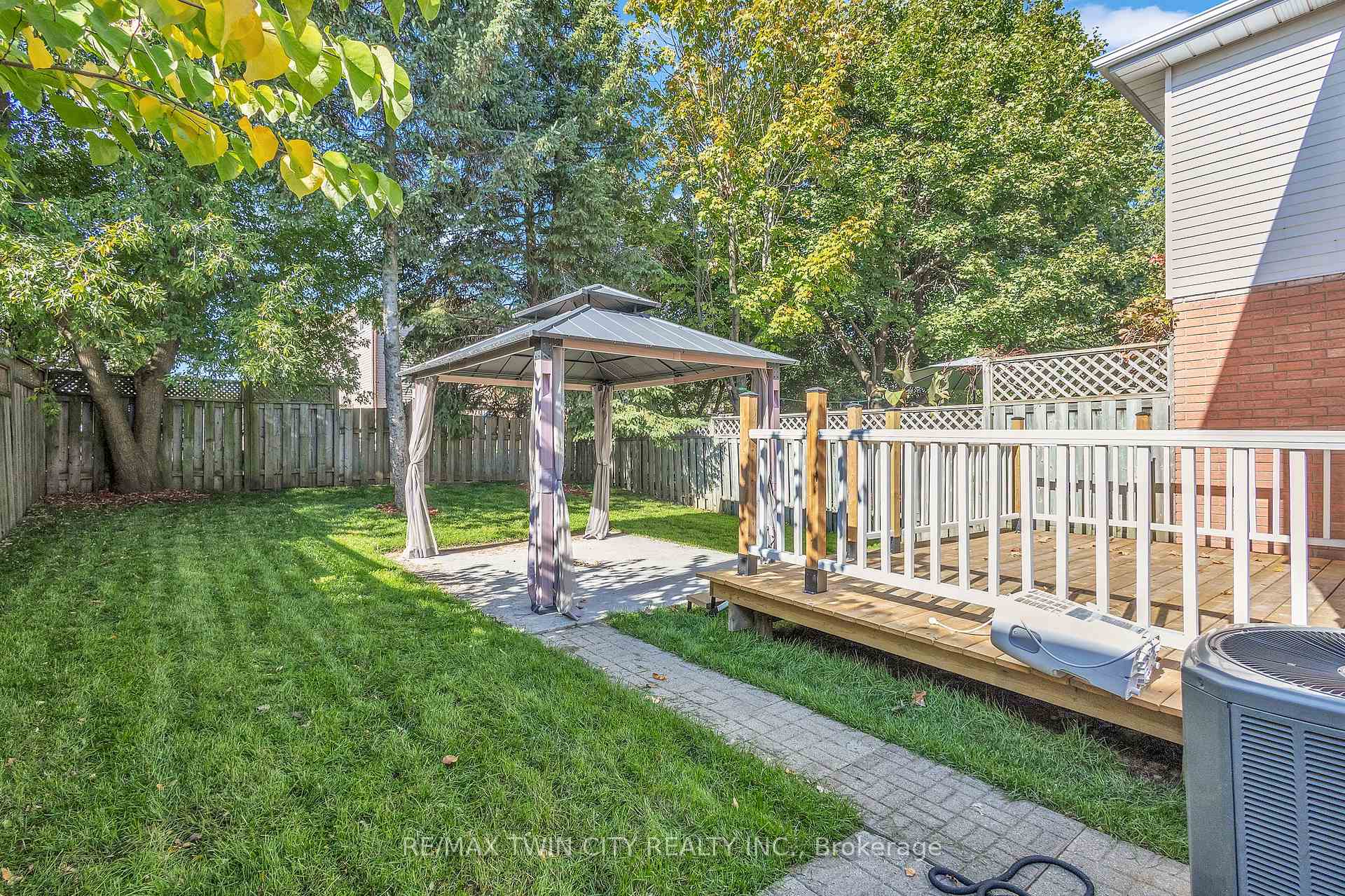 Photo 44 of 43 Connelly Drive, Kitchener — HOMEH