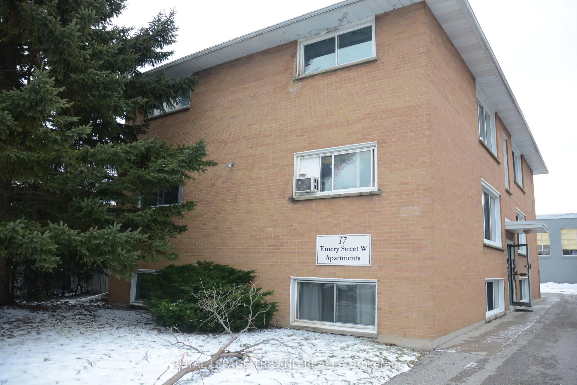 Front of 17 Emery Street W