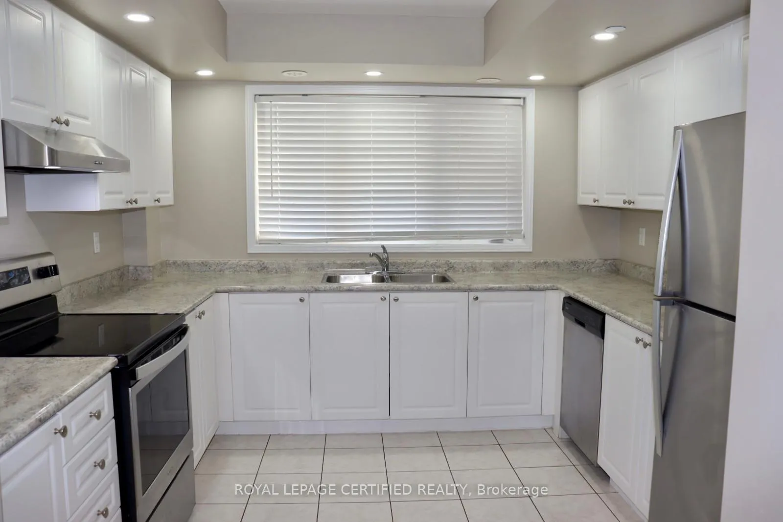 Photo 8 of 135 Giboulee Path, Oshawa, Windfields — HOMEH