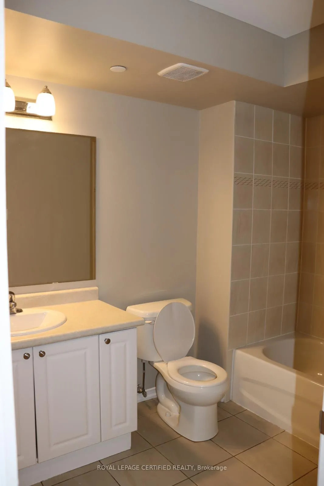 Photo 16 of 135 Giboulee Path, Oshawa, Windfields — HOMEH