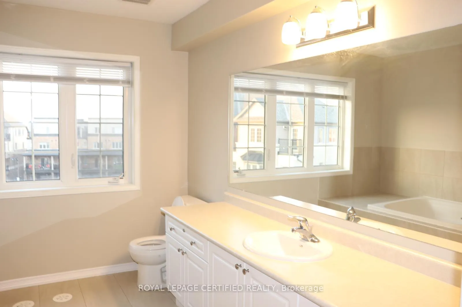 Photo 18 of 135 Giboulee Path, Oshawa, Windfields — HOMEH