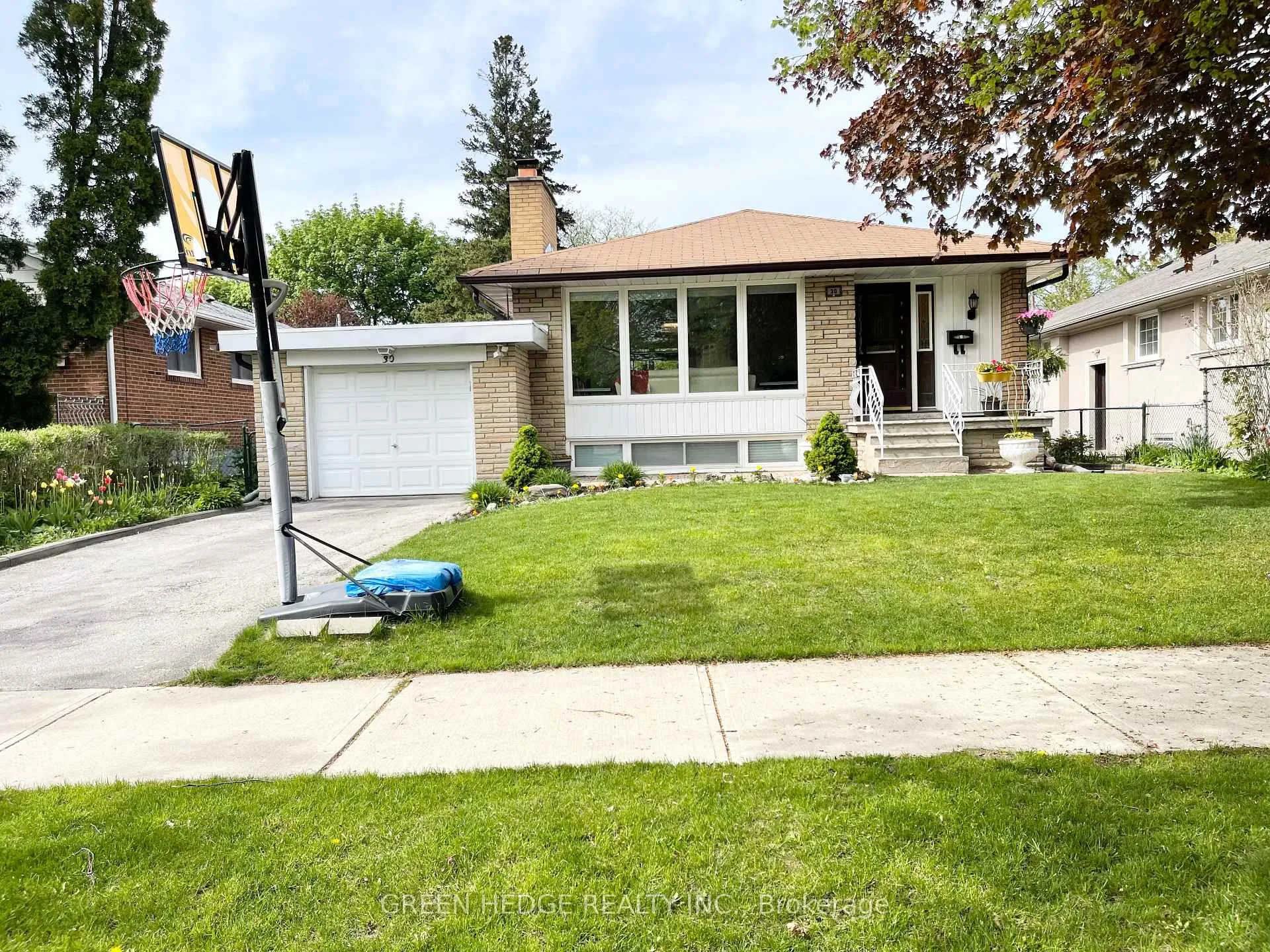 Photo 1 of 30 Tapley Drive, Etobicoke, Willowridge-Martingrove-Richview — HOMEH