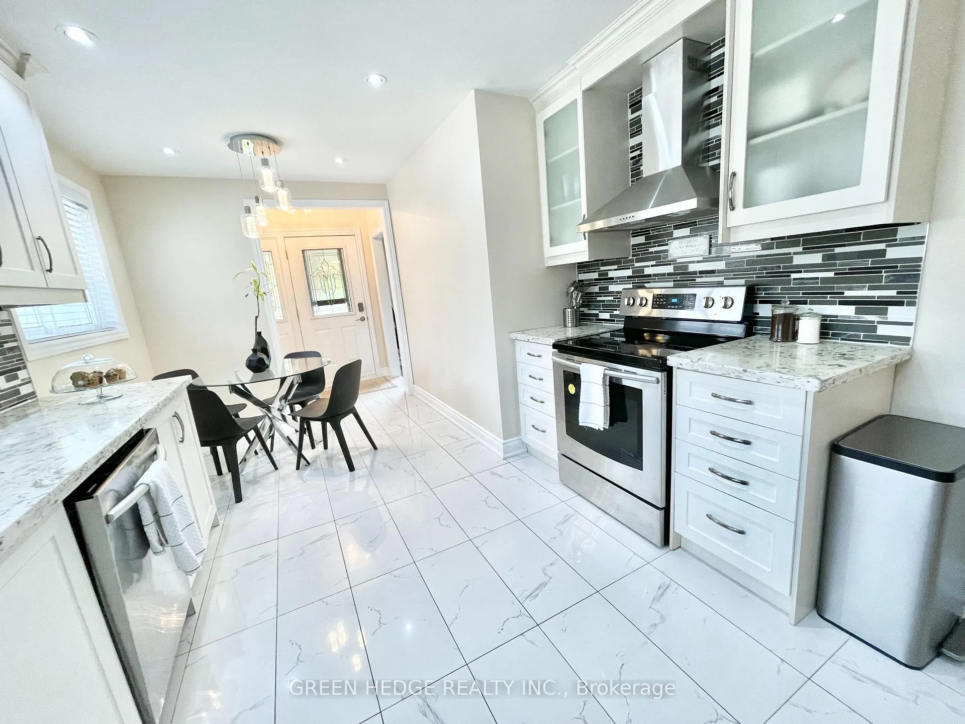 Photo 3 of 30 Tapley Drive, Etobicoke, Willowridge-Martingrove-Richview — HOMEH