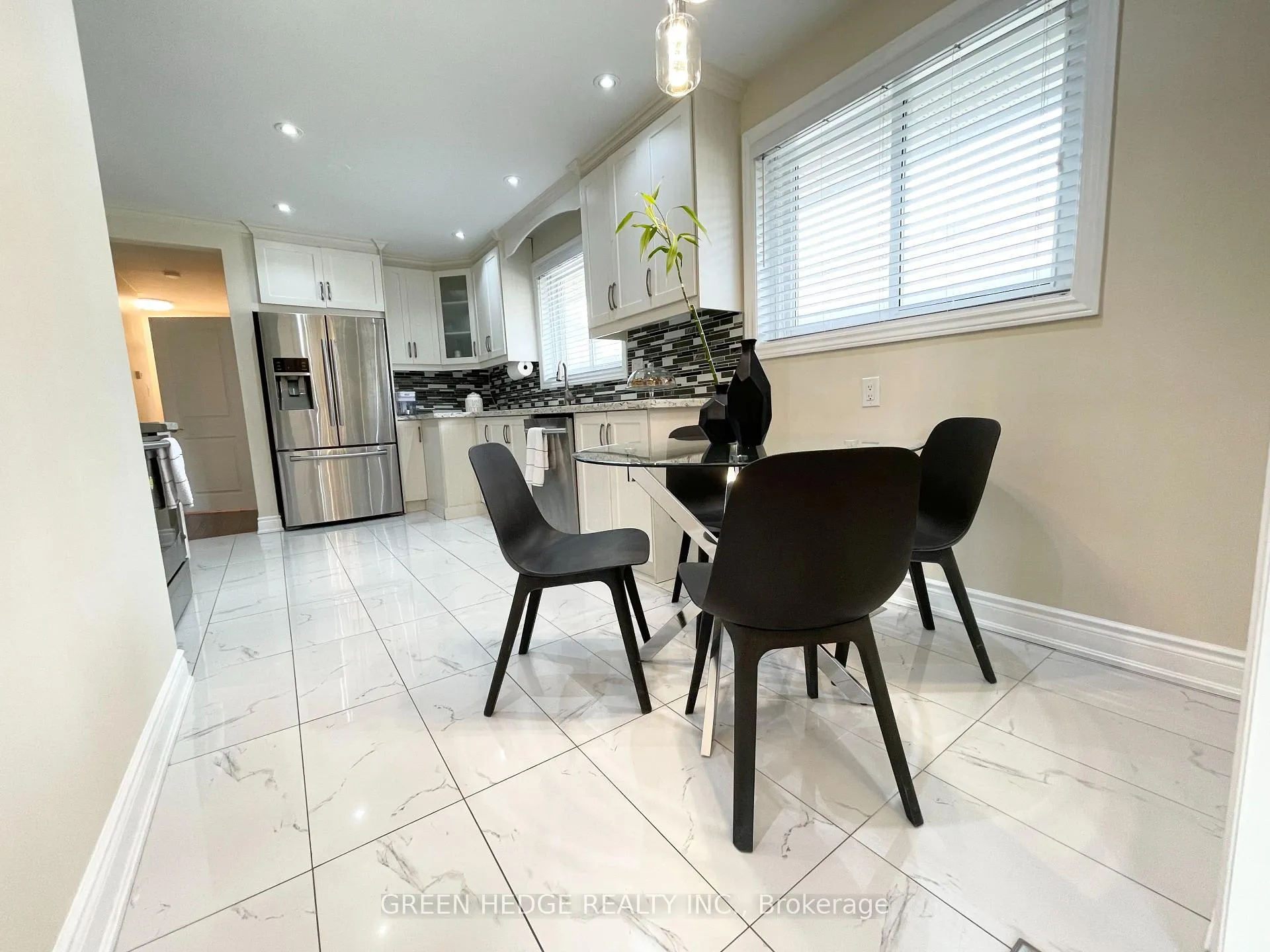 Photo 4 of 30 Tapley Drive, Etobicoke, Willowridge-Martingrove-Richview — HOMEH