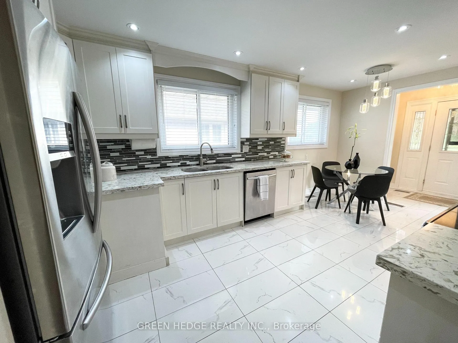 Photo 5 of 30 Tapley Drive, Etobicoke, Willowridge-Martingrove-Richview — HOMEH