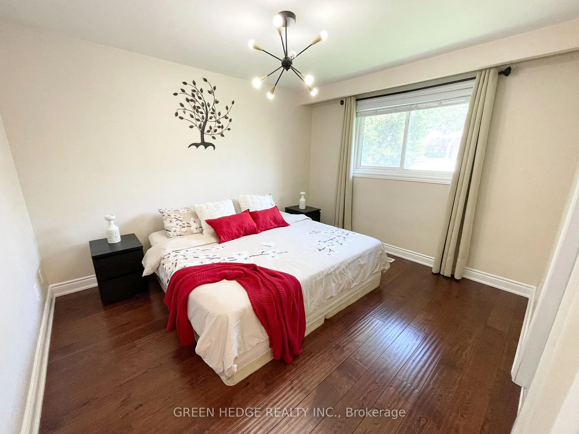 Photo 10 of 30 Tapley Drive, Etobicoke, Willowridge-Martingrove-Richview — HOMEH