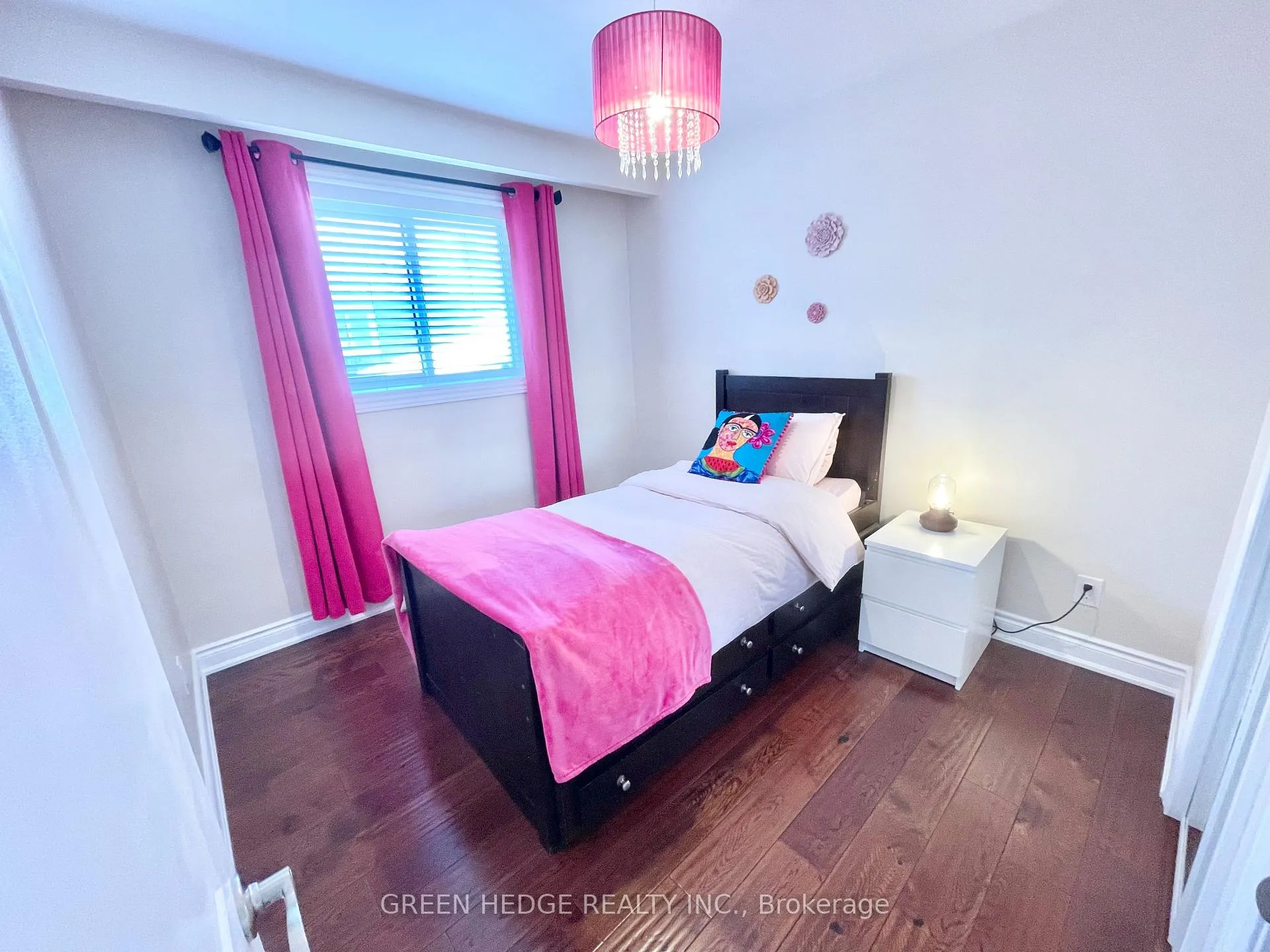 Photo 12 of 30 Tapley Drive, Etobicoke, Willowridge-Martingrove-Richview — HOMEH