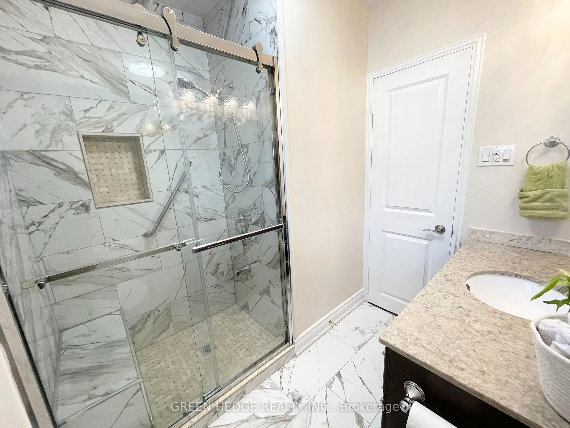 Photo 13 of 30 Tapley Drive, Etobicoke, Willowridge-Martingrove-Richview — HOMEH
