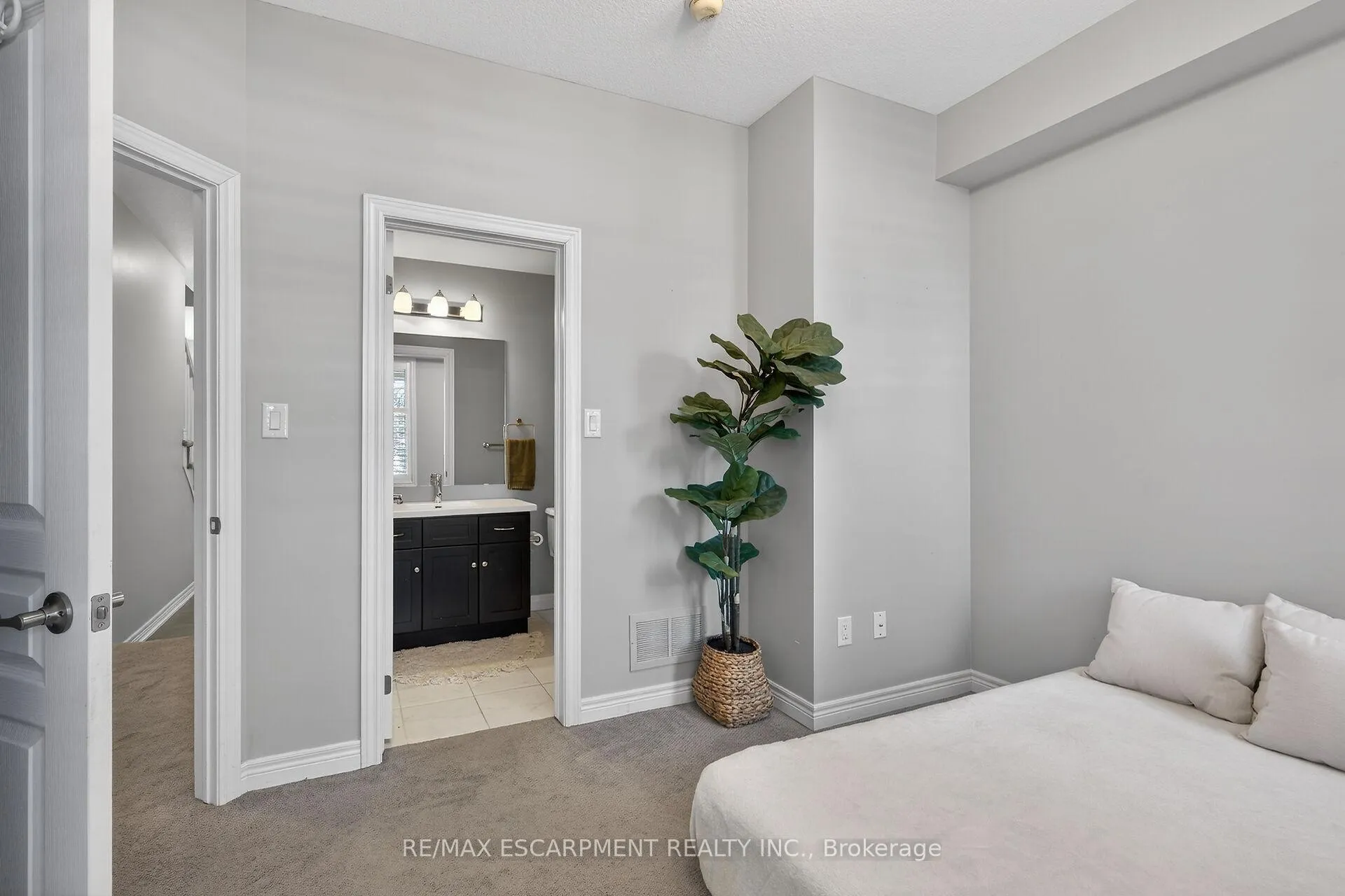 Photo 11 of Unit 17, 257 Parkside Drive, Hamilton, Waterdown — HOMEH