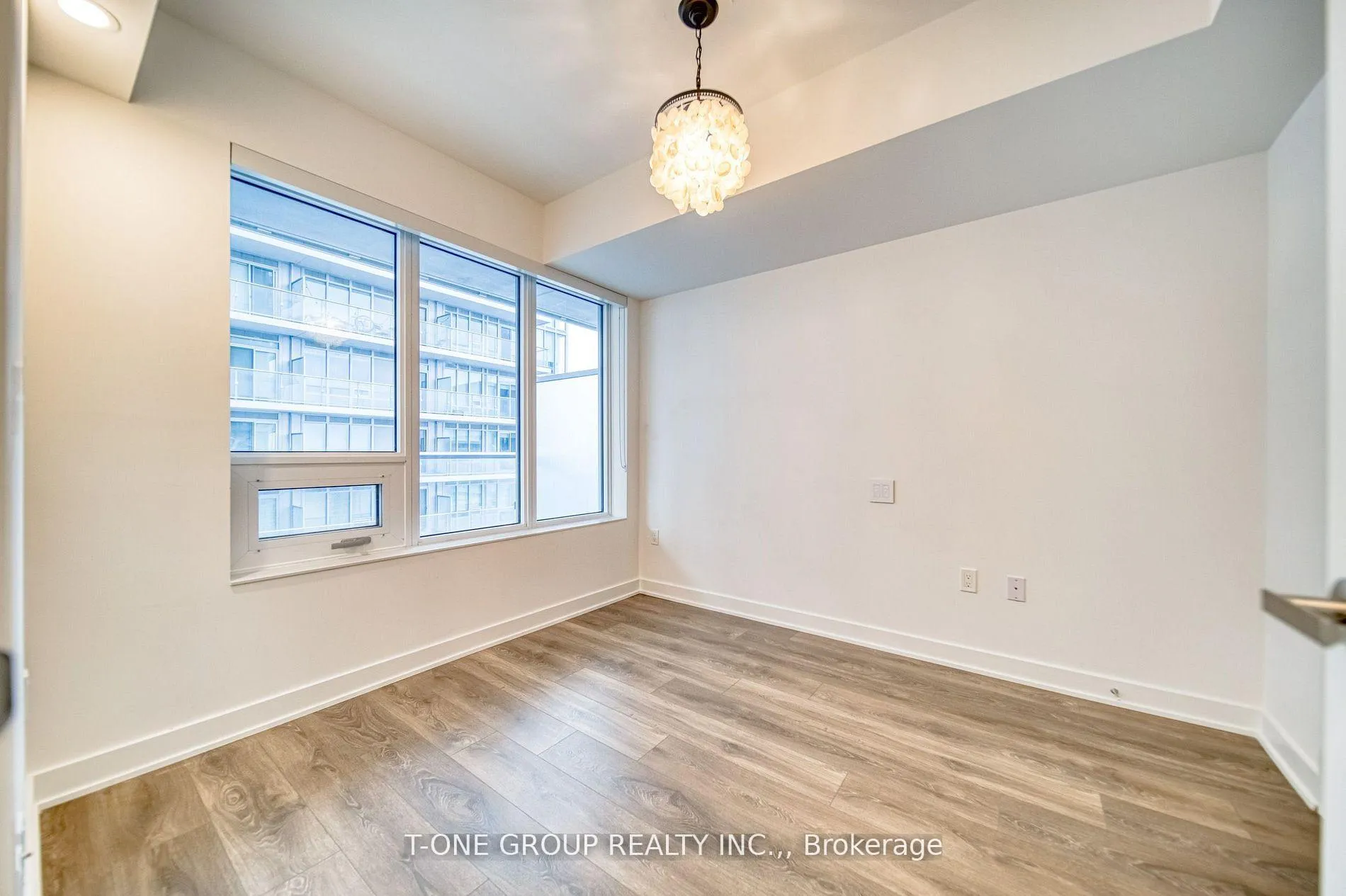 Photo 3 of Unit 2808, 99 Broadway Avenue, Toronto, Mount Pleasant West — HOMEH