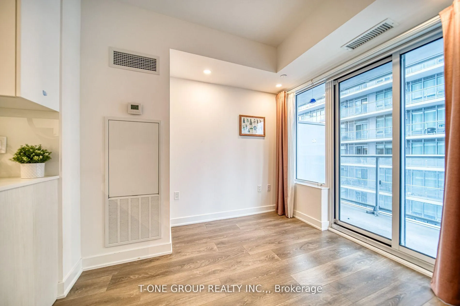 Photo 9 of Unit 2808, 99 Broadway Avenue, Toronto, Mount Pleasant West — HOMEH