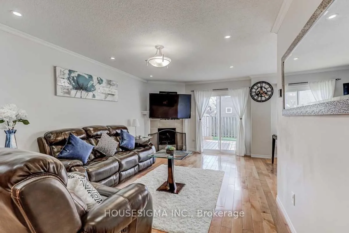Photo 5 of 18 Fisher Crescent, Ajax, Central West — HOMEH