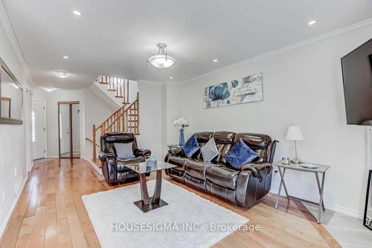 Photo 6 of 18 Fisher Crescent, Ajax, Central West — HOMEH