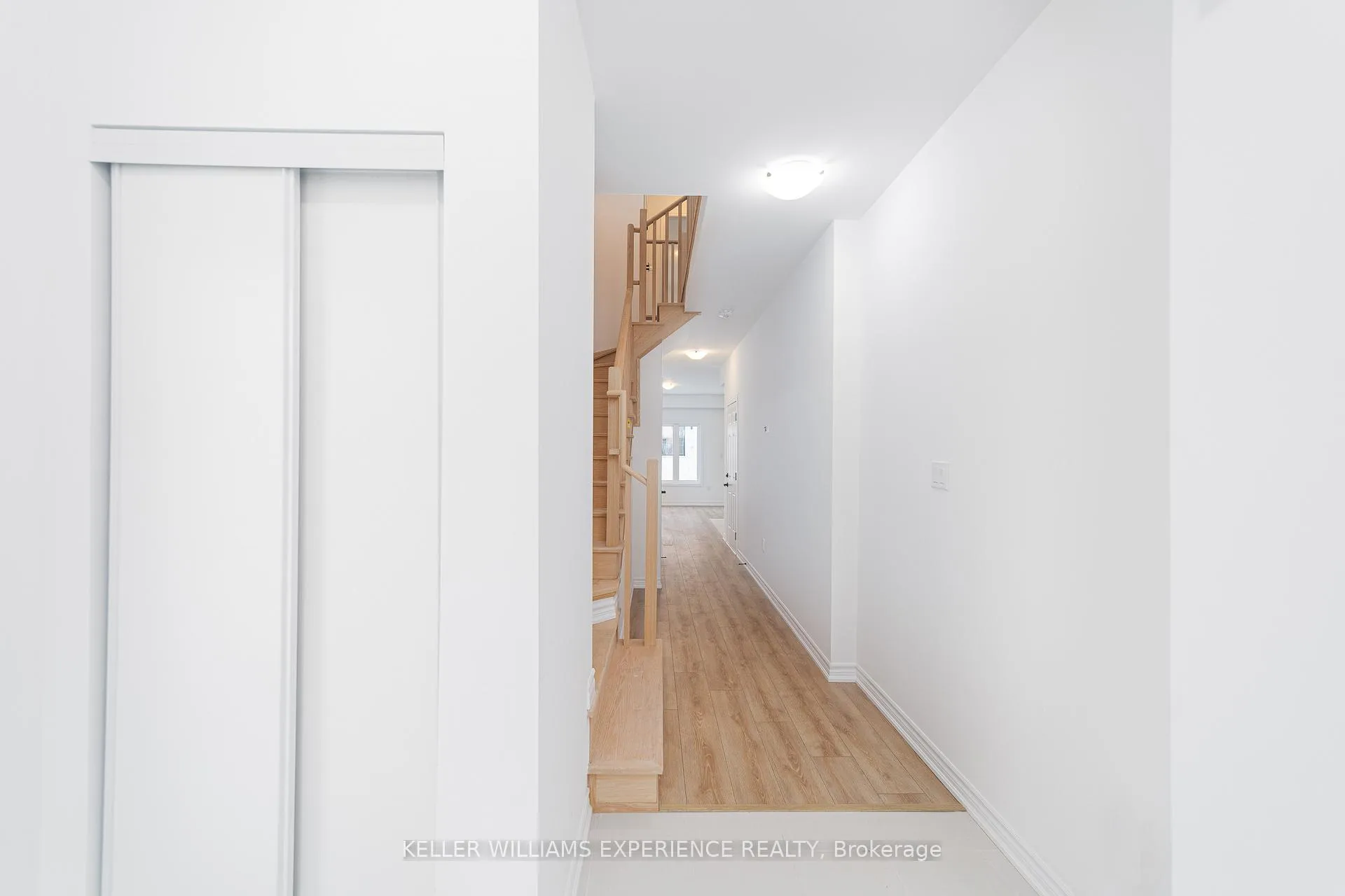 Photo 2 of 12 Wagon Lane, Barrie, Rural Barrie Southeast — HOMEH
