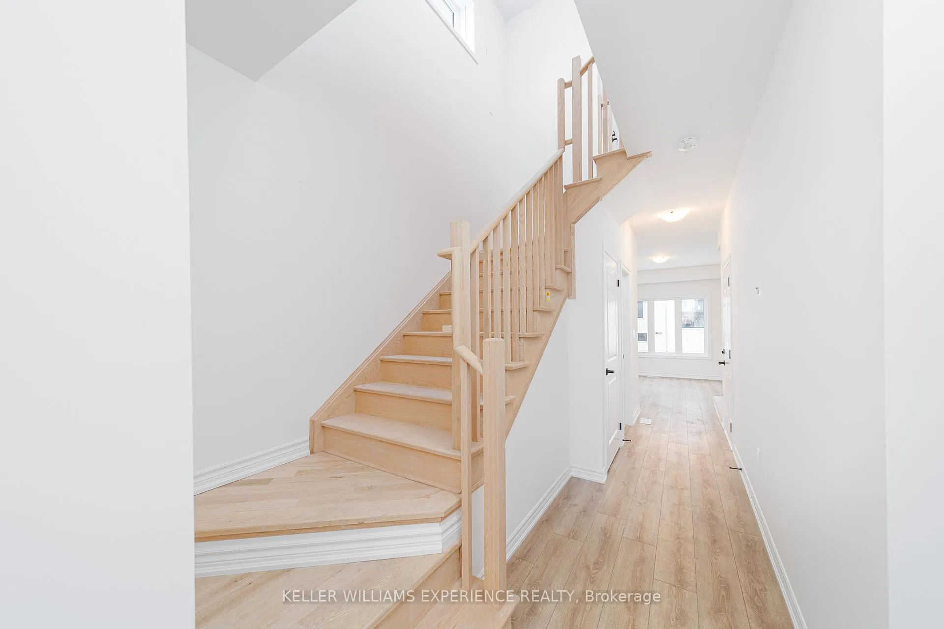 Photo 3 of 12 Wagon Lane, Barrie, Rural Barrie Southeast — HOMEH