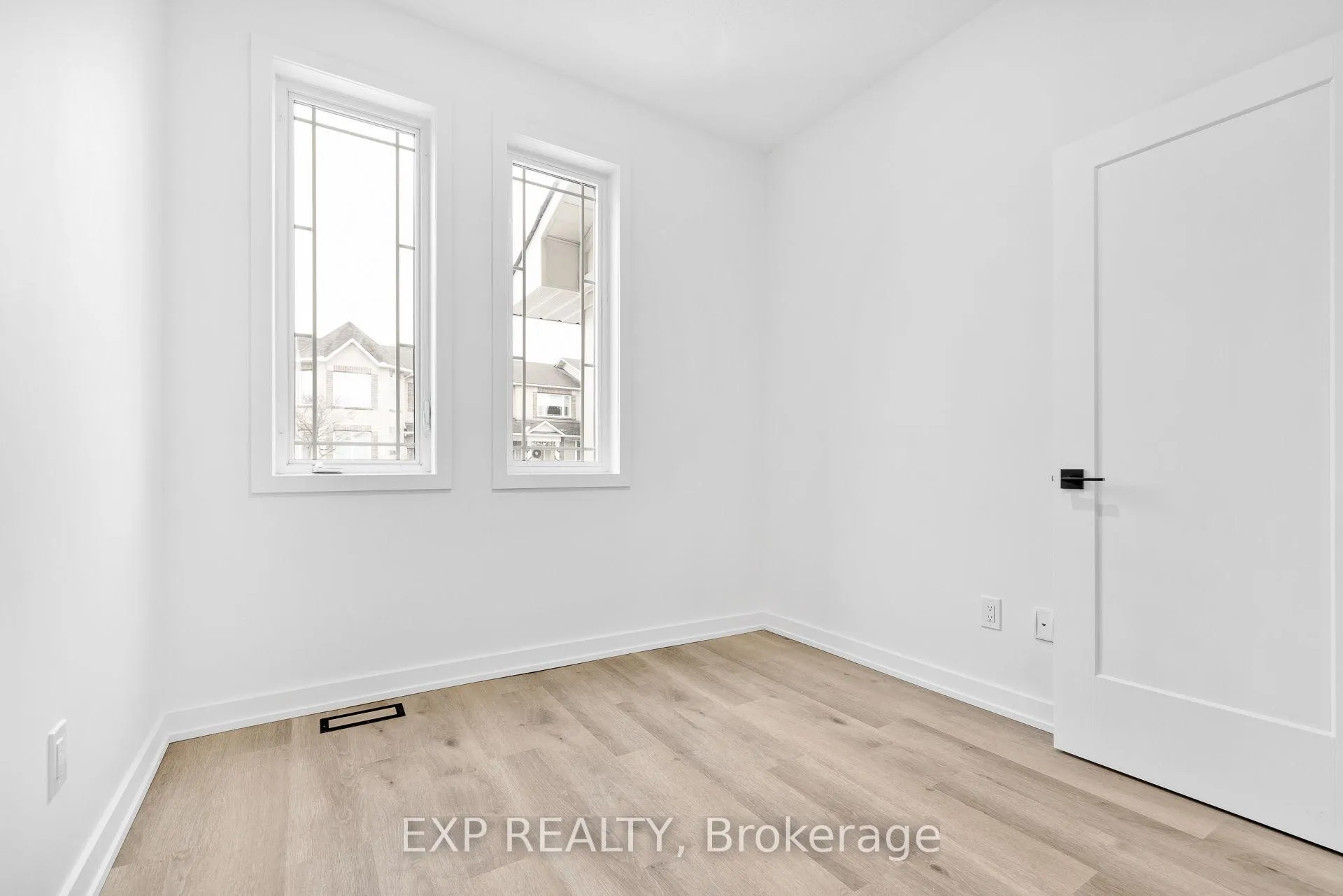 Photo 5 of 12 Marabrooke Street, Ottawa, Barrhaven - Strandherd — HOMEH