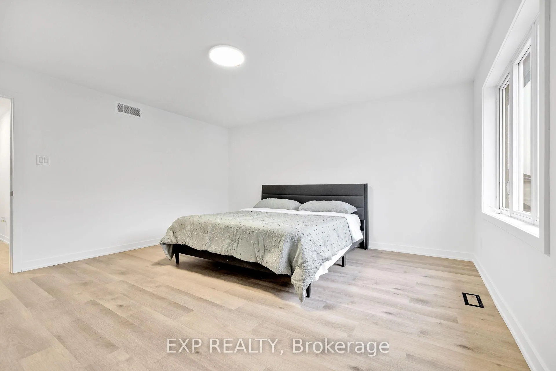 Photo 22 of 12 Marabrooke Street, Ottawa, Barrhaven - Strandherd — HOMEH