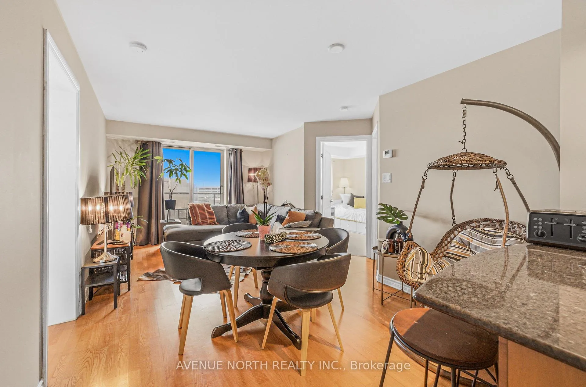 Photo 4 of Unit 812, 314 Central Park Drive, Ottawa, Central Park — HOMEH