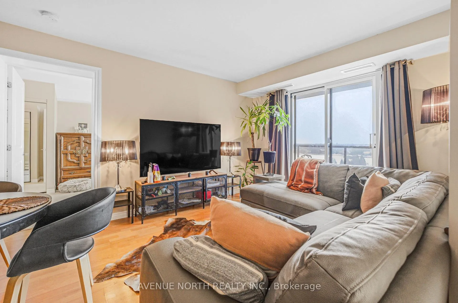 Photo 5 of Unit 812, 314 Central Park Drive, Ottawa, Central Park — HOMEH