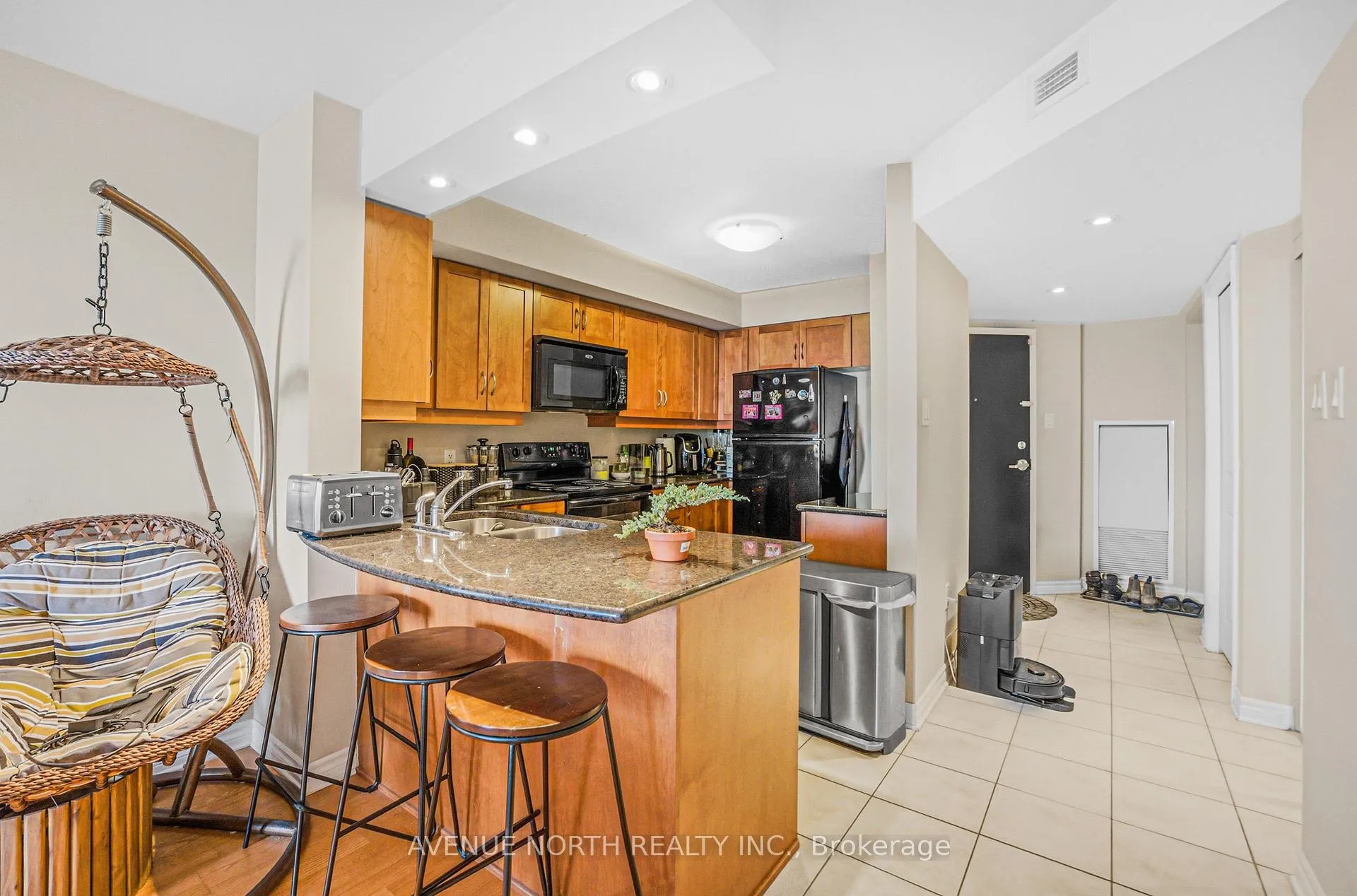 Photo 6 of Unit 812, 314 Central Park Drive, Ottawa, Central Park — HOMEH