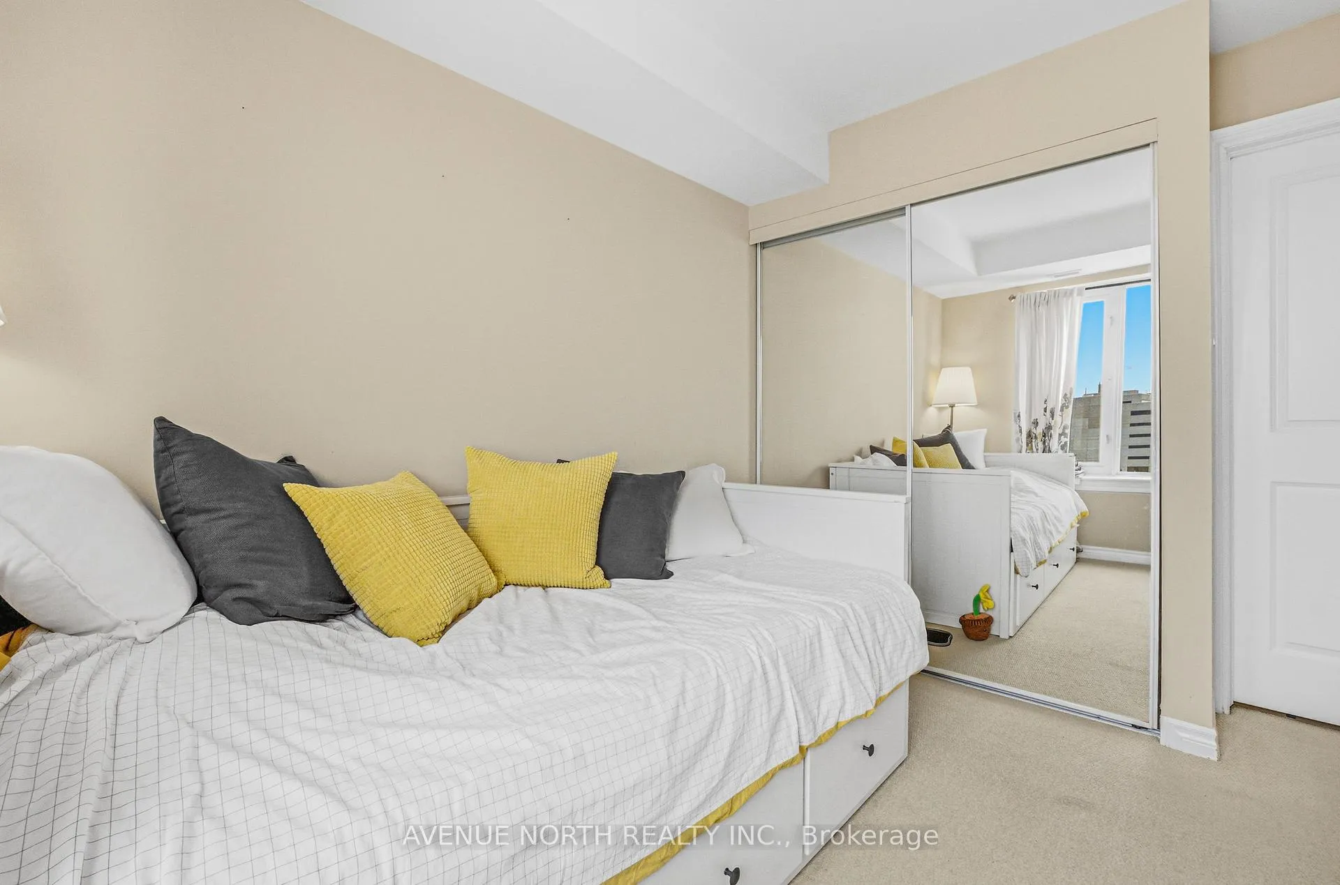 Photo 14 of Unit 812, 314 Central Park Drive, Ottawa, Central Park — HOMEH