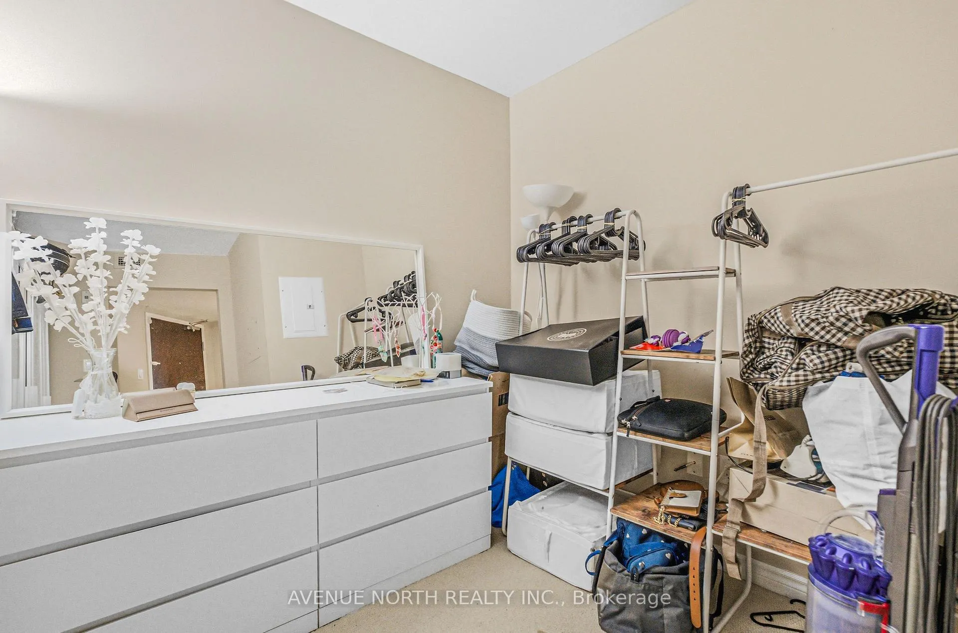 Photo 16 of Unit 812, 314 Central Park Drive, Ottawa, Central Park — HOMEH