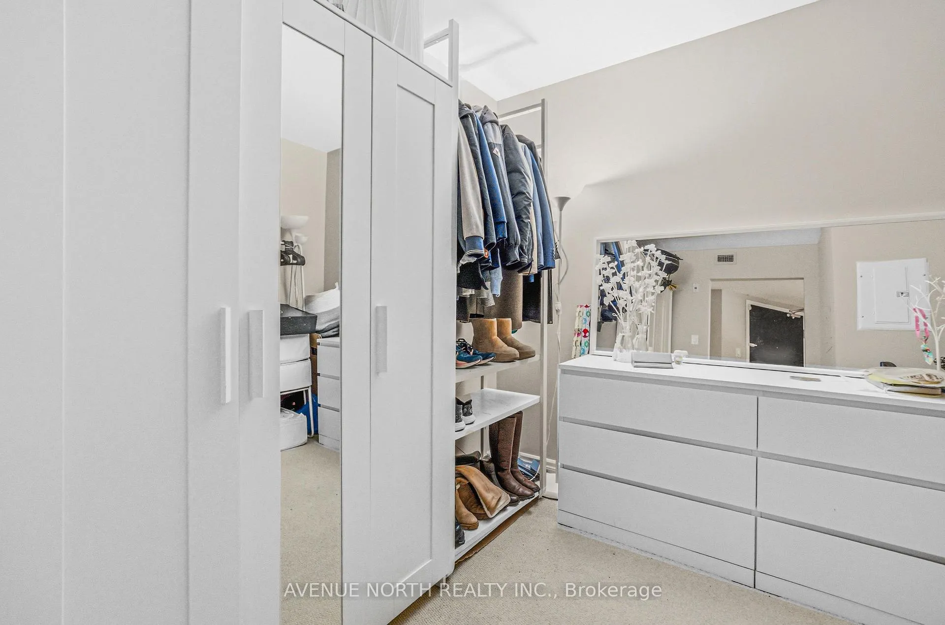 Photo 17 of Unit 812, 314 Central Park Drive, Ottawa, Central Park — HOMEH
