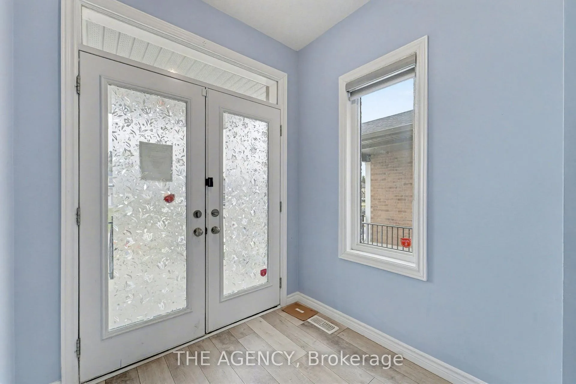 Photo 4 of 2356 Constance Avenue, London, South U — HOMEH
