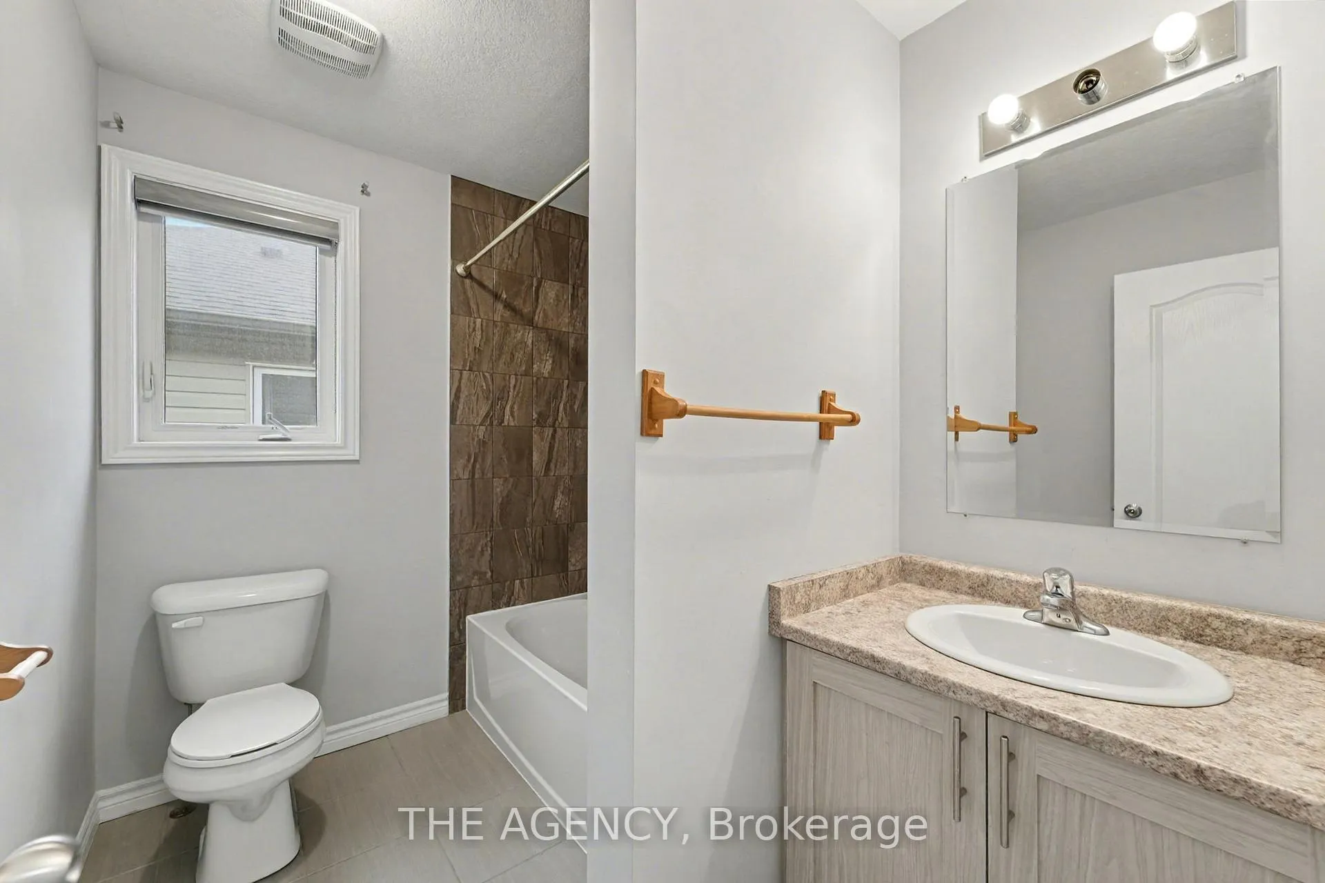 Photo 24 of 2356 Constance Avenue, London, South U — HOMEH