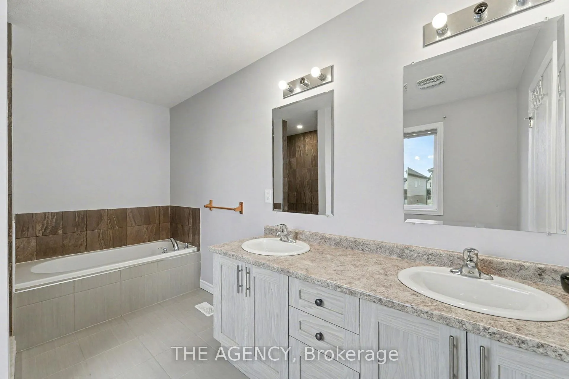 Photo 30 of 2356 Constance Avenue, London, South U — HOMEH