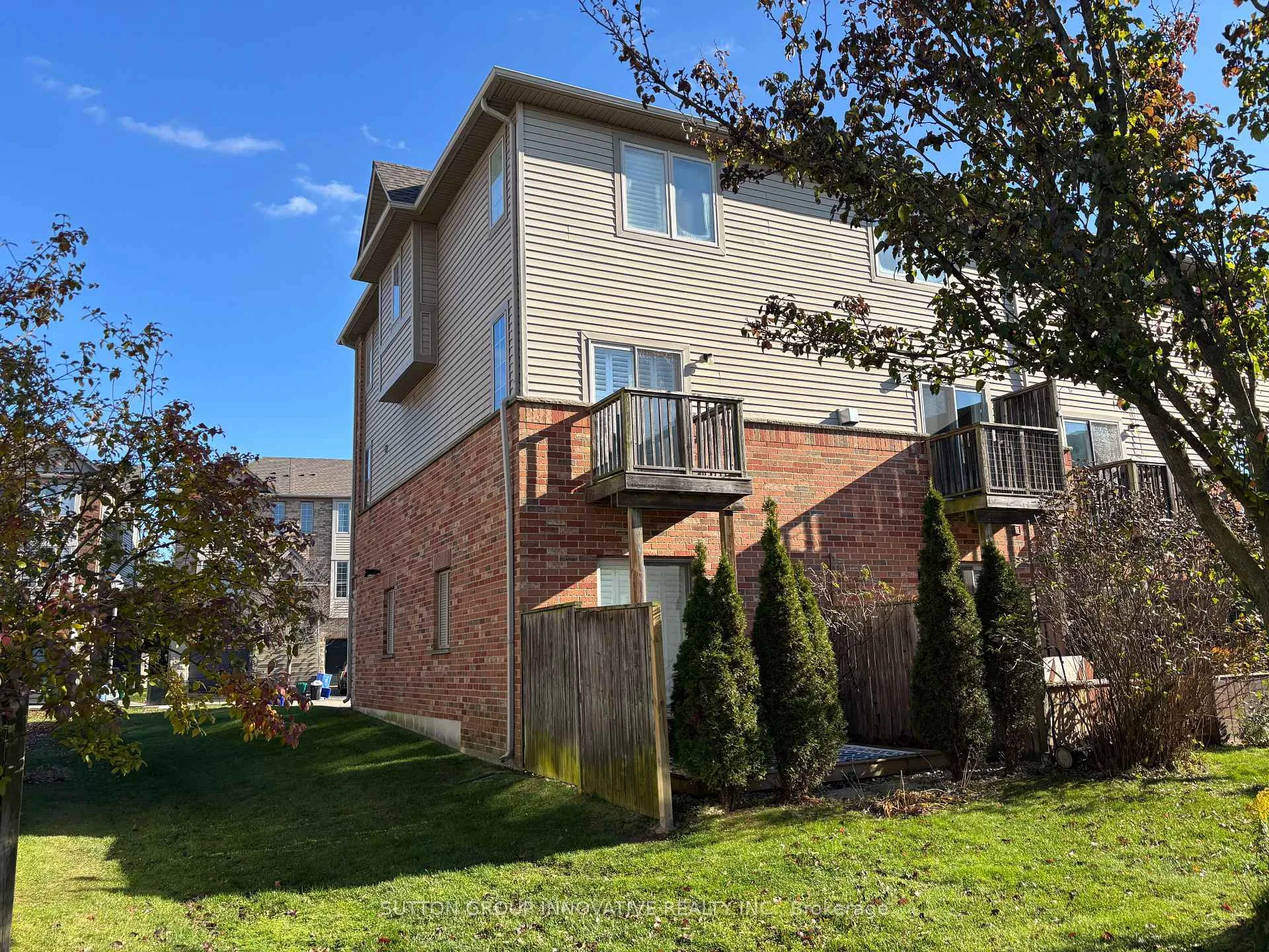 Photo 2 of 15 Chapman Lane, Hamilton, Ancaster — HOMEH