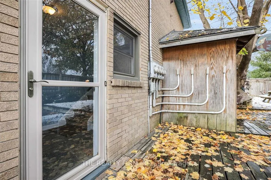 Photo 4 of 7076 Longwoods Road, London, South V — HOMEH