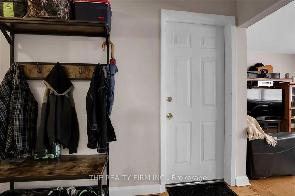 Photo 5 of 7076 Longwoods Road, London, South V — HOMEH